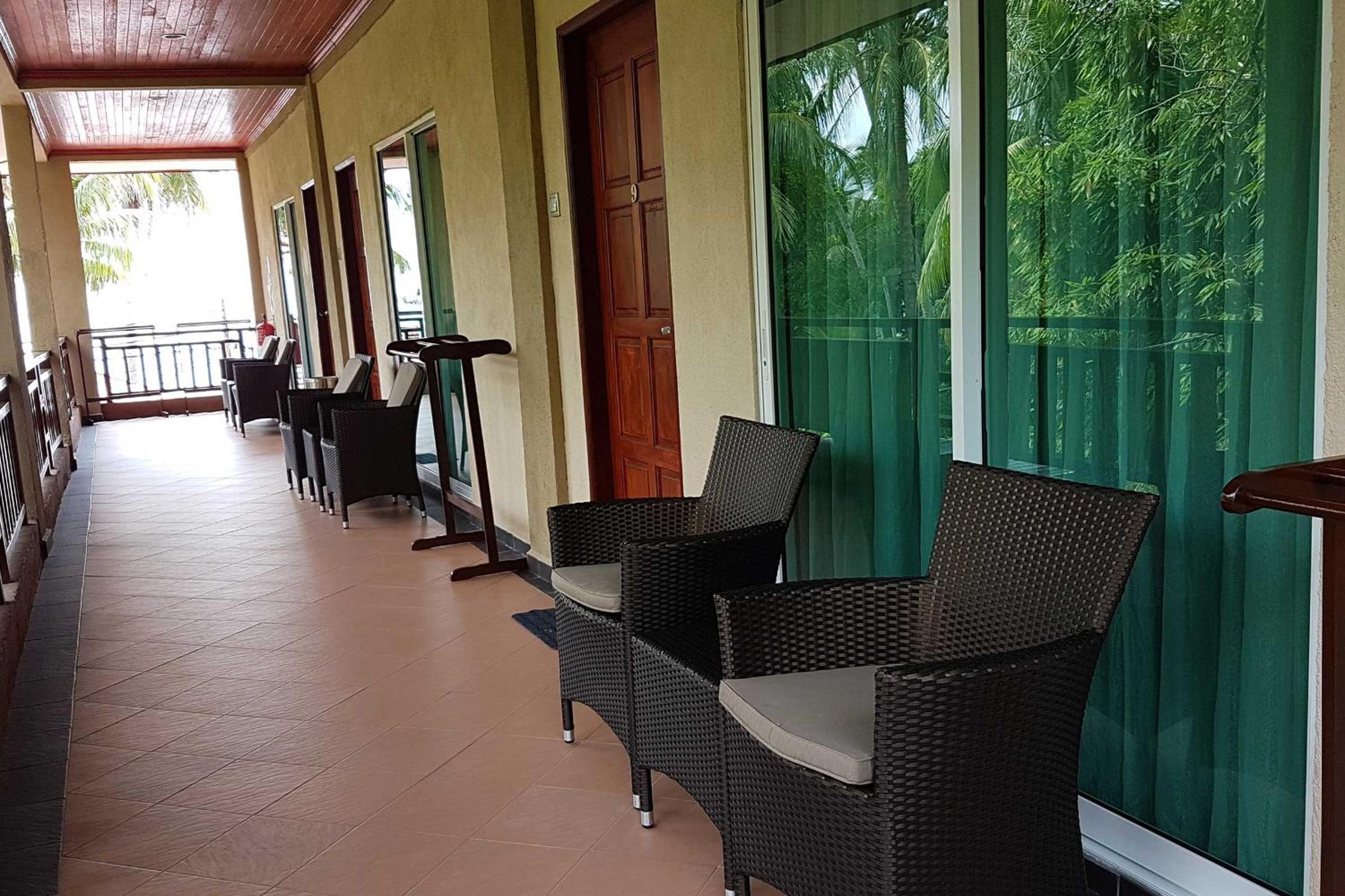 Deluxe Triple Room - Photo 10