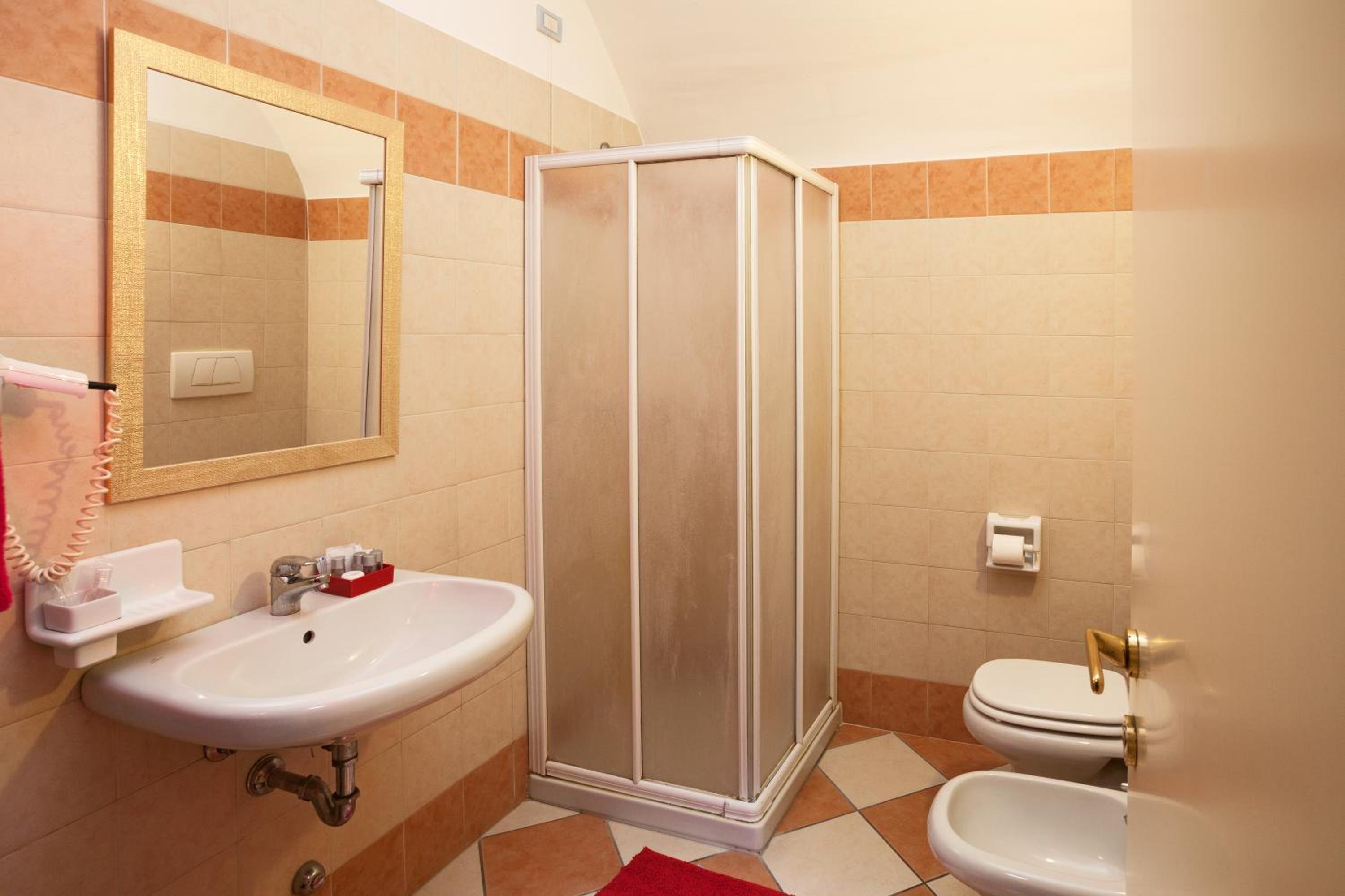 Double Room - Photo 2