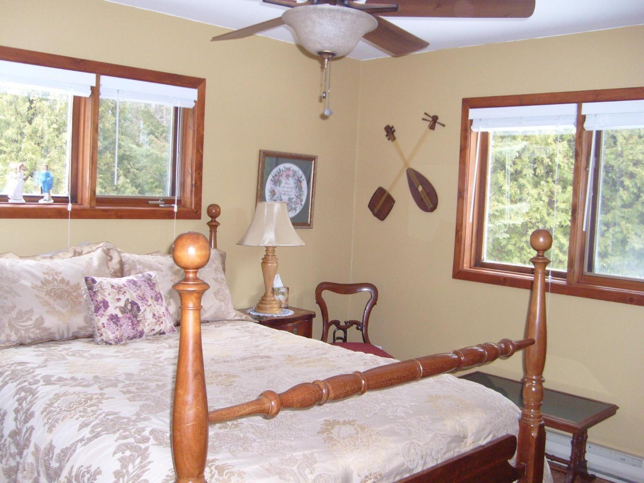 Queen Room photo 2