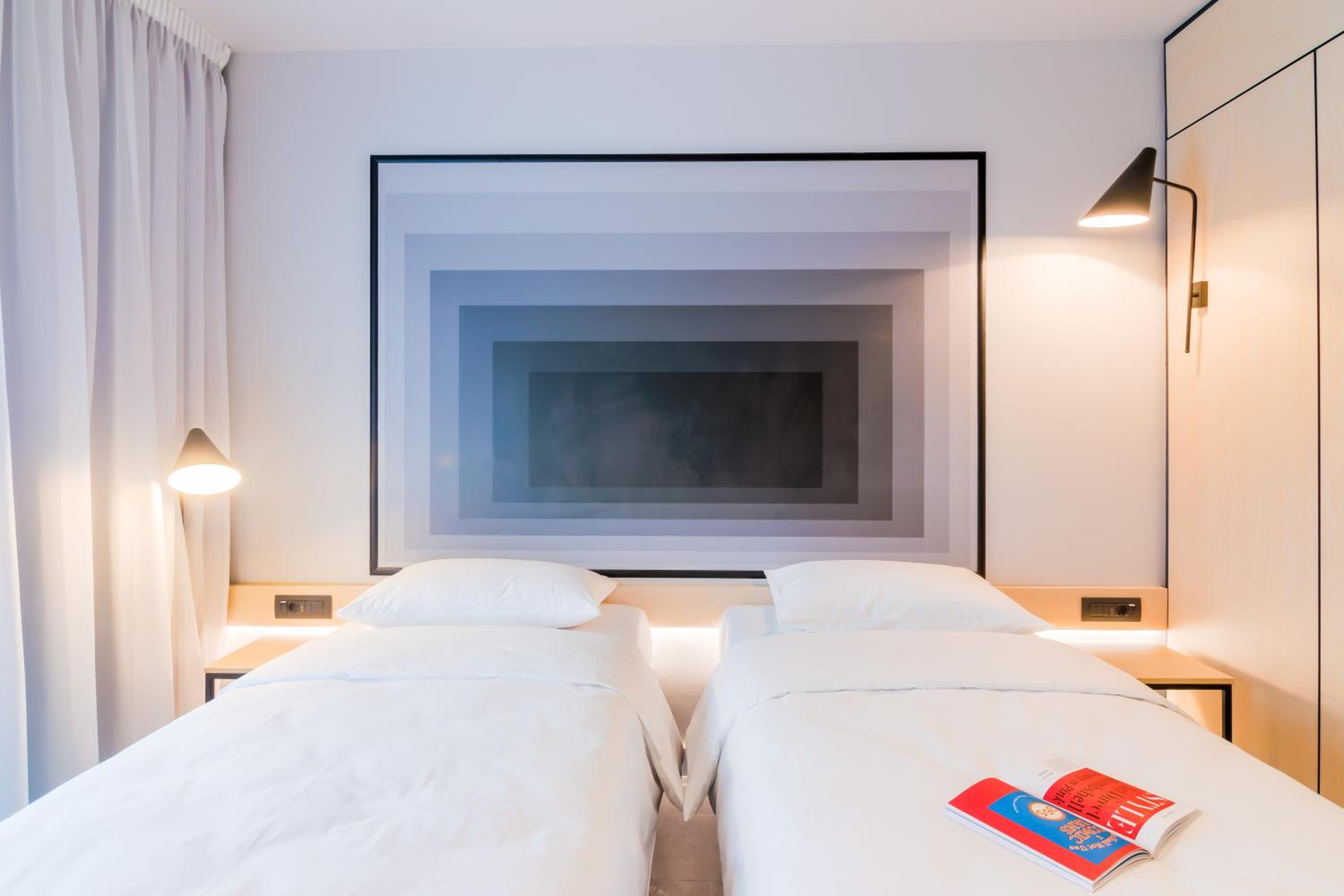 Standard Twin Room - Photo 8