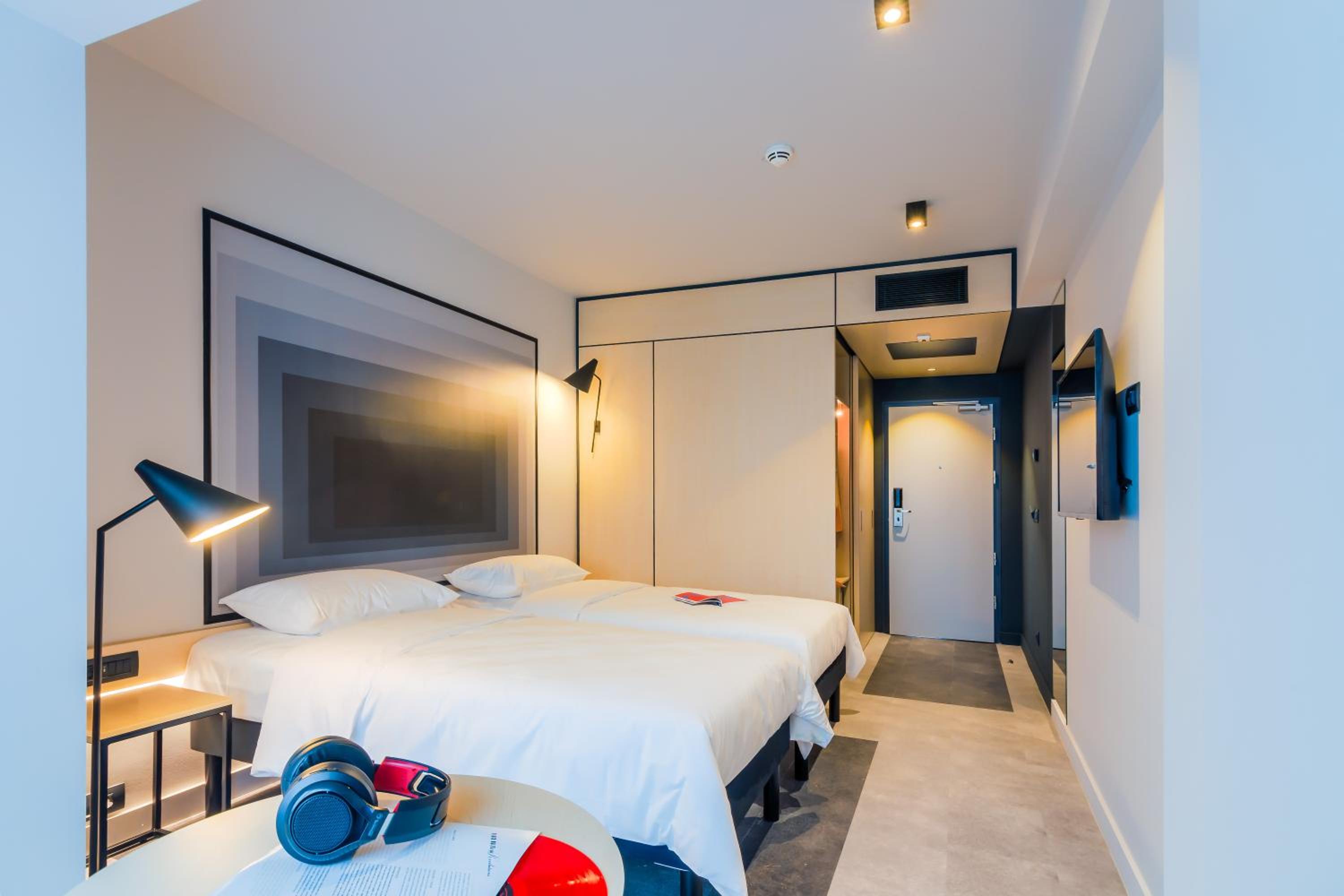 Standard Twin Room - Photo 2