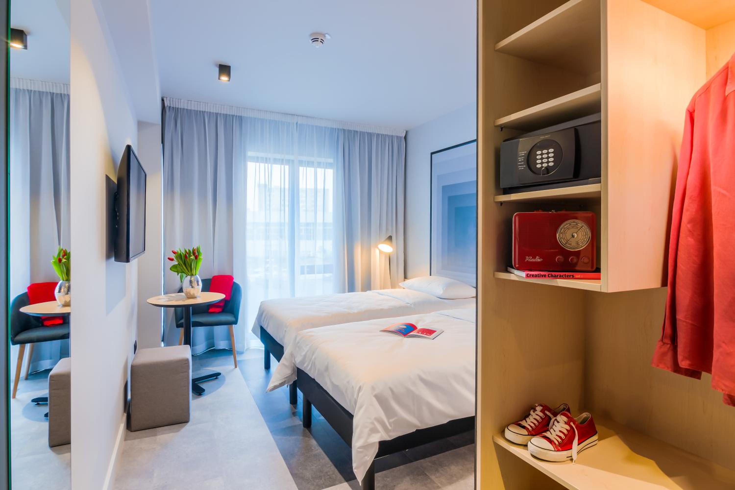 Standard Twin Room - Photo 7