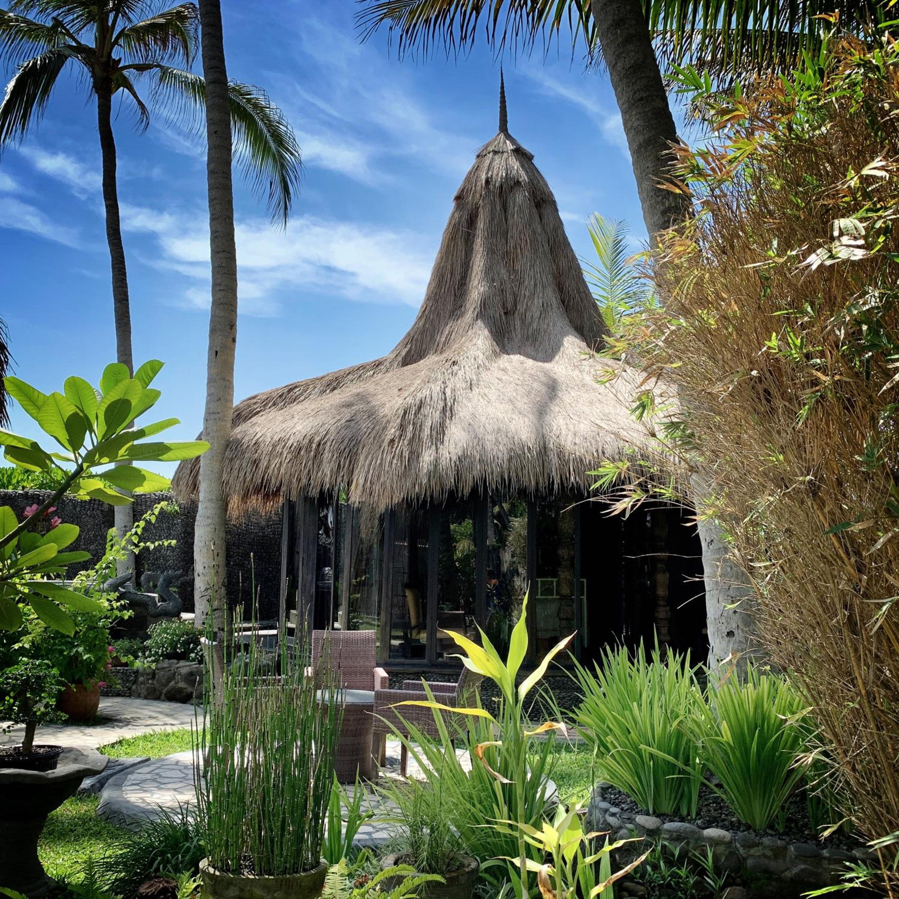 Two Small Oceanfront Villas: Owl & Nixie