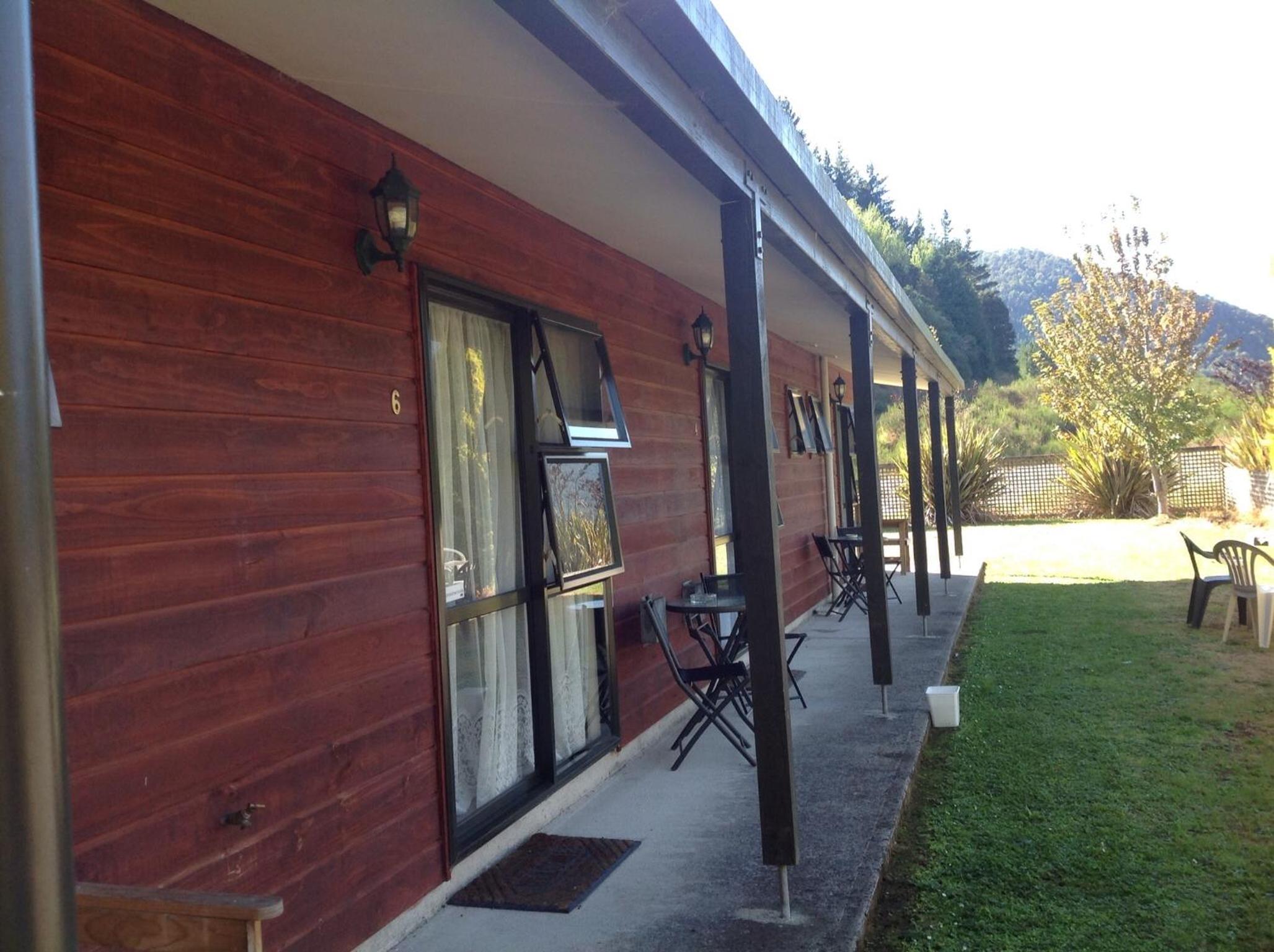 Double or Twin Room with Mountain View - Photo 16