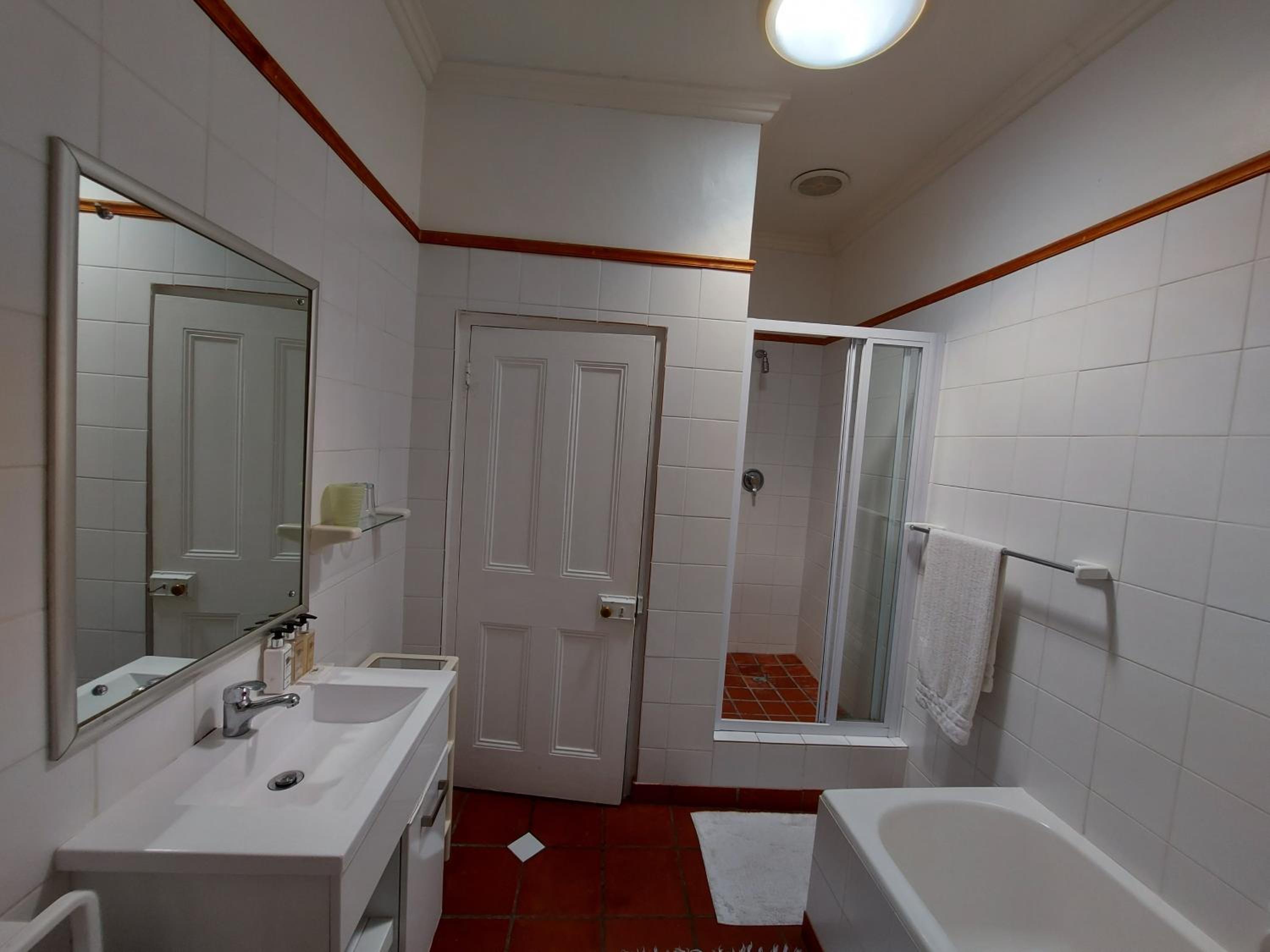 Deluxe Double Room with Shower - Photo 5