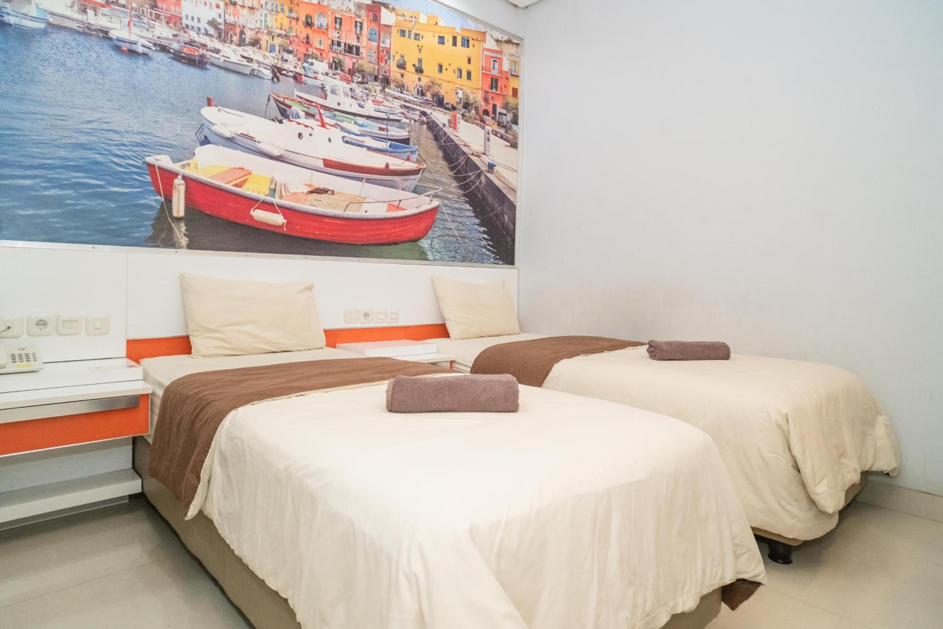 Twin Room - Photo 11
