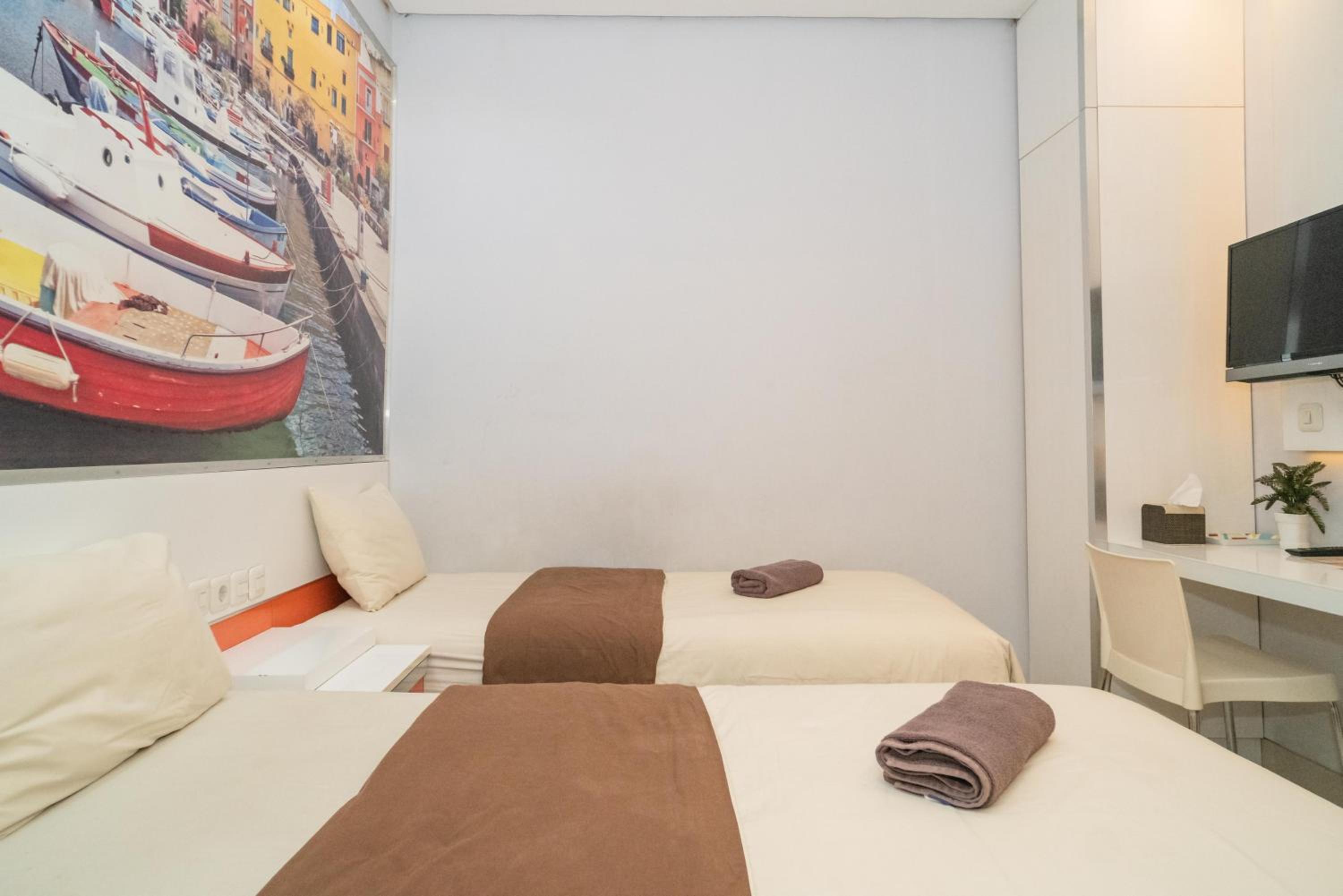 Twin Room - Photo 10