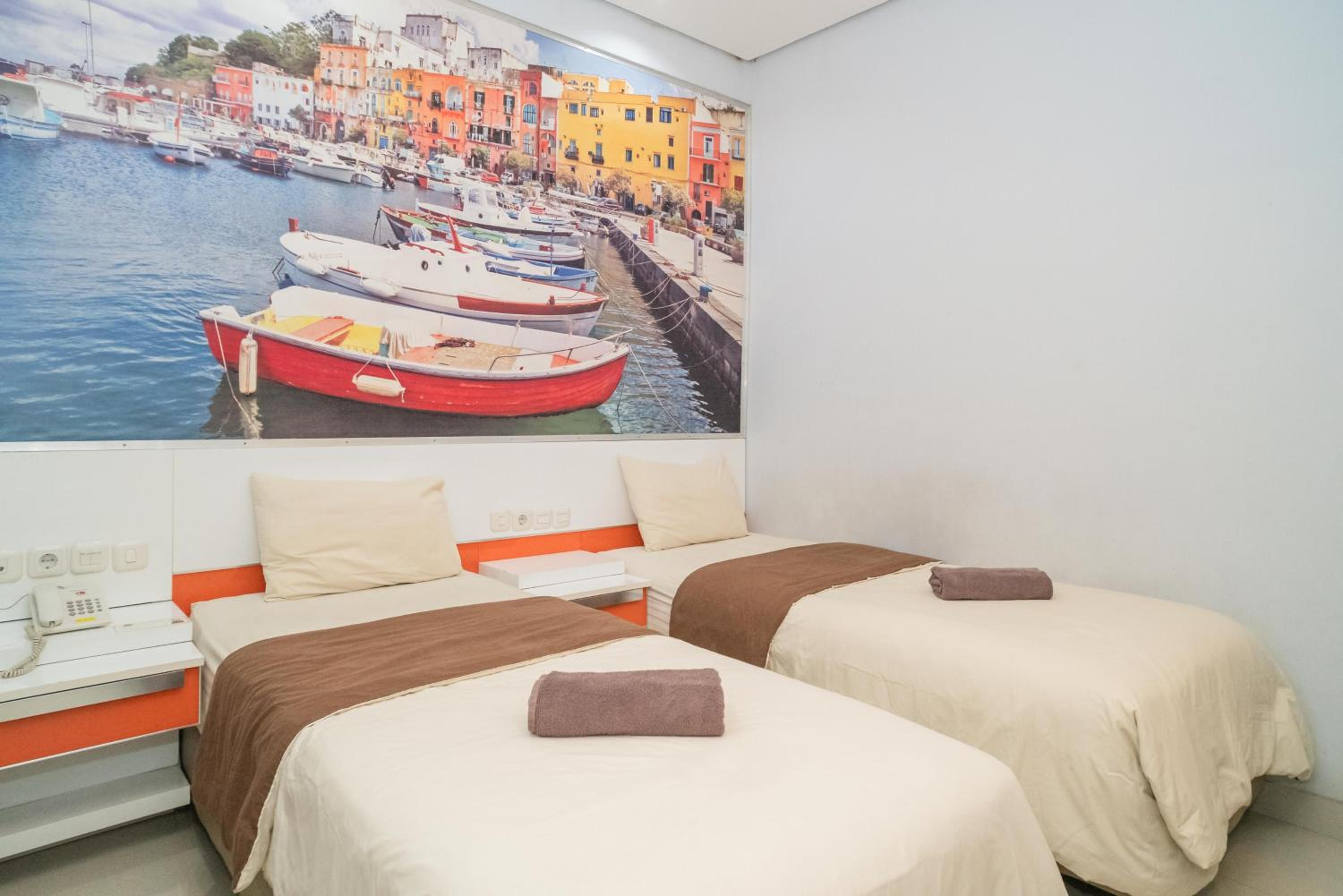 Twin Room - Photo 9