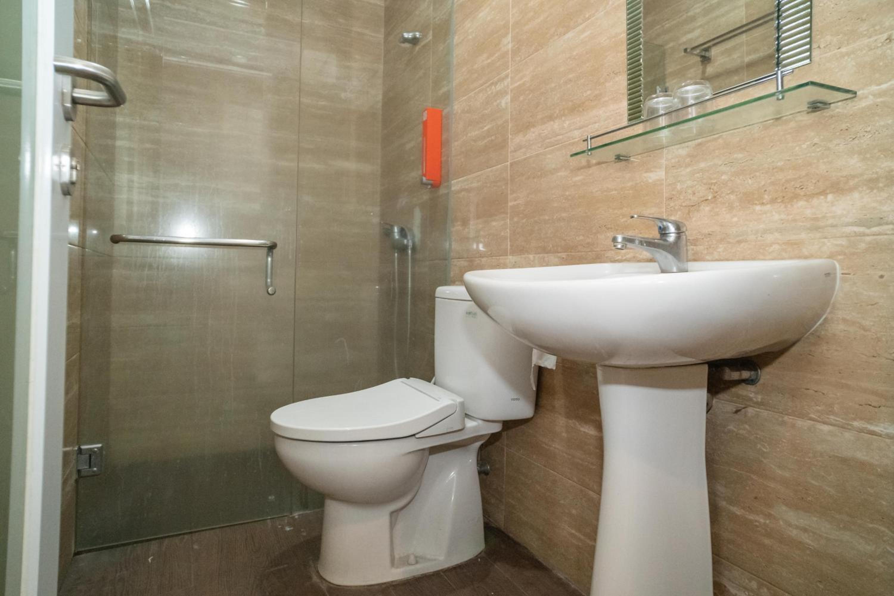 Standard Double Room - Photo 12