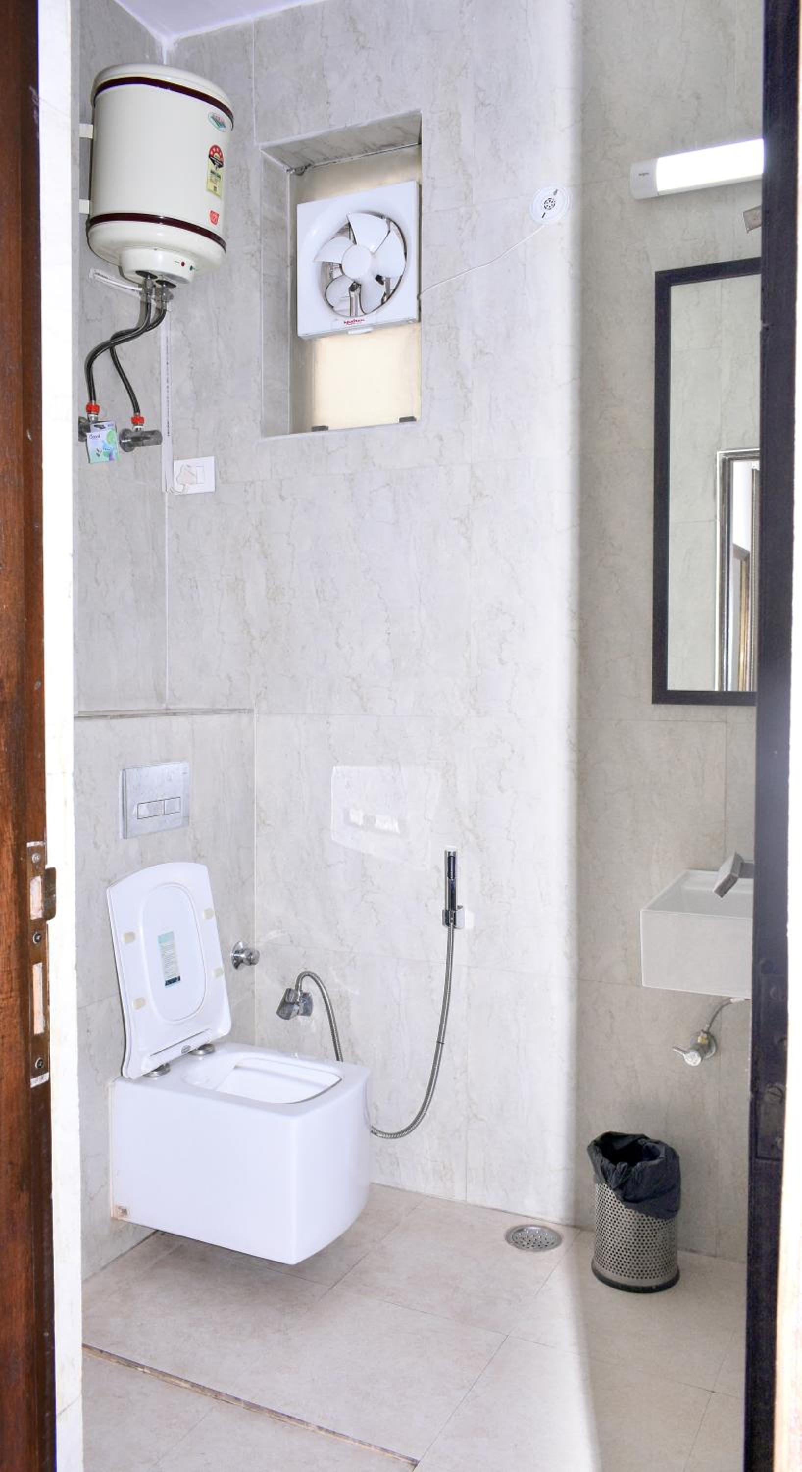 Deluxe Double Room (2 Adults + 1 Child) photo 3