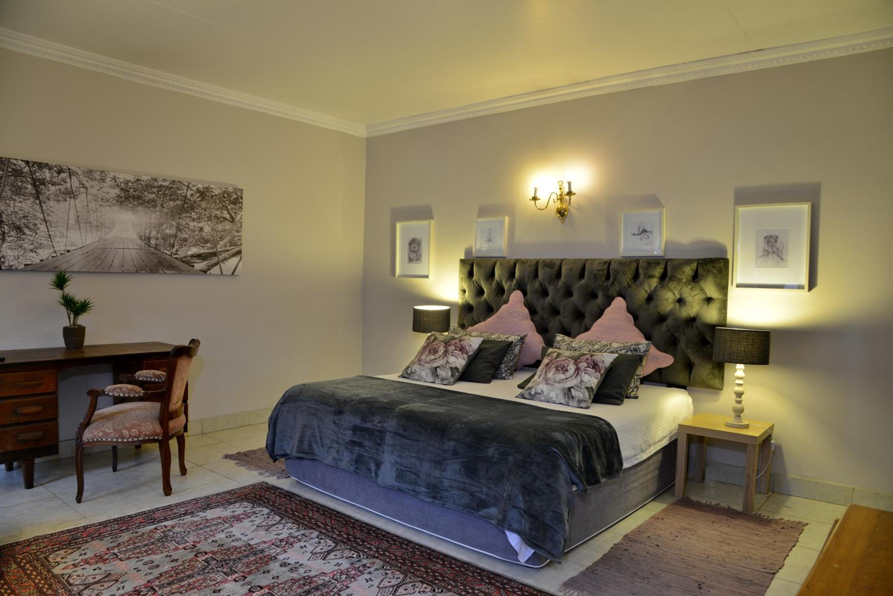 Deluxe Queen Room photo 2