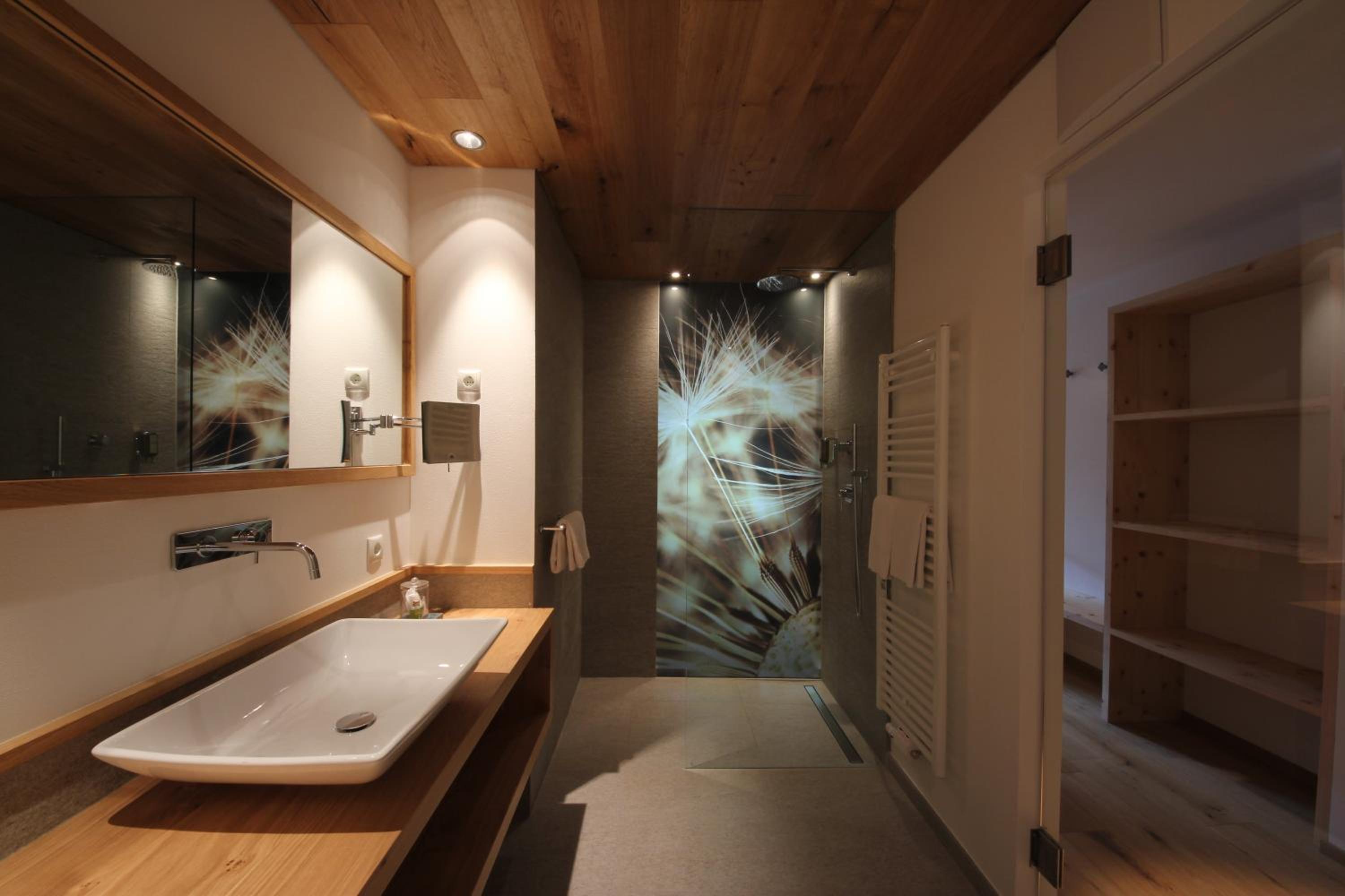 Suite - Photo 4