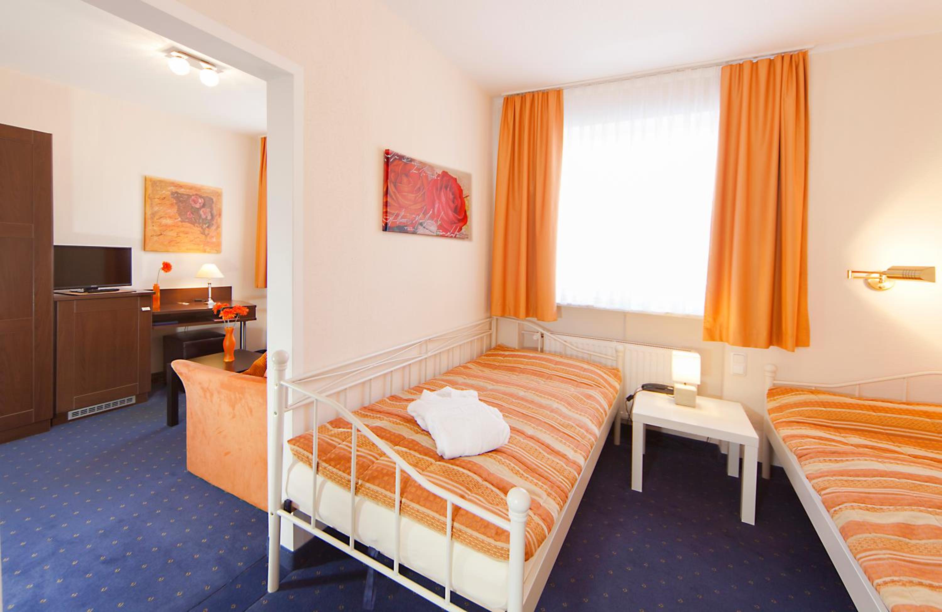 Twin Room - Photo 1