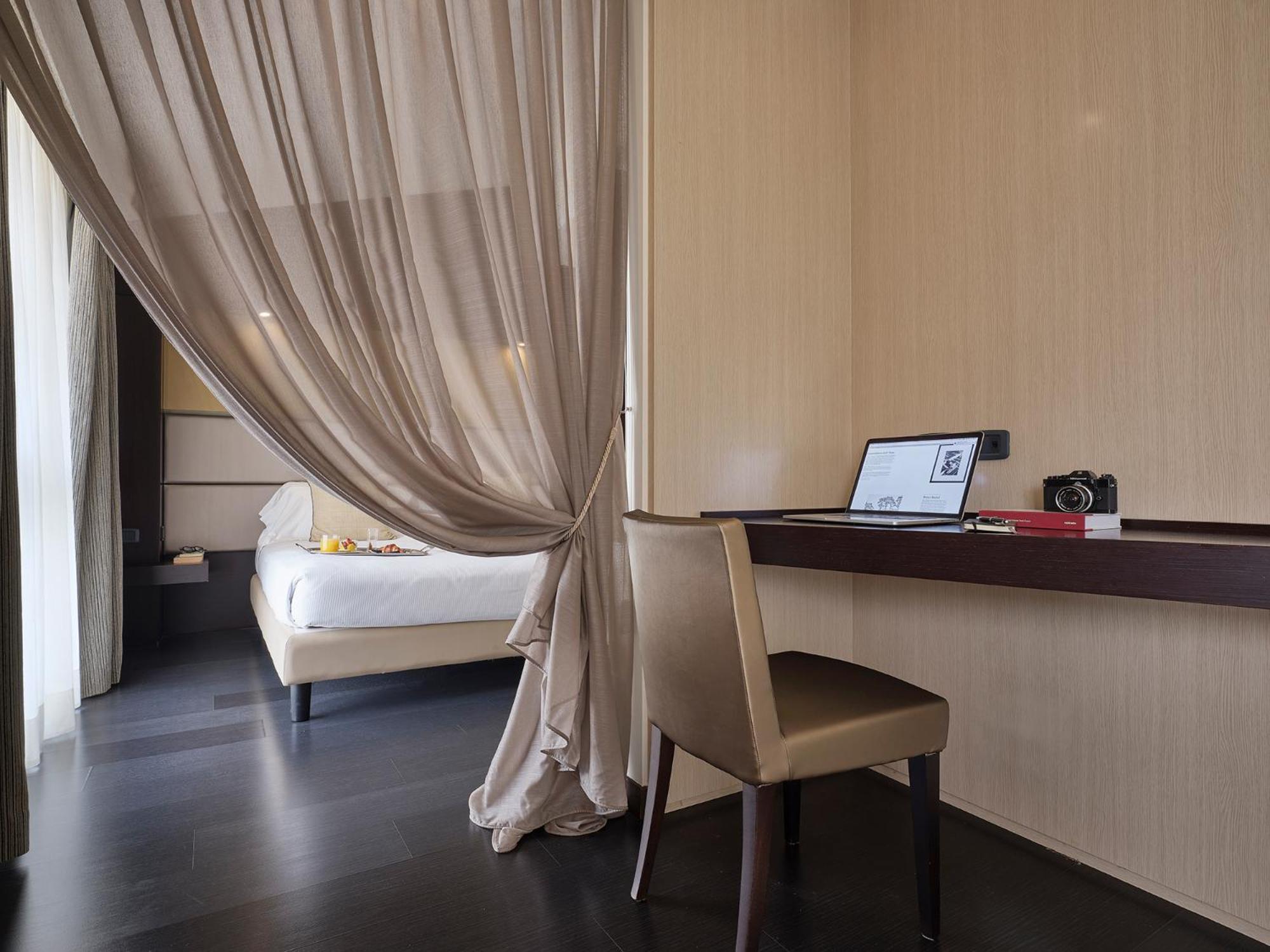 Suite - Photo 1