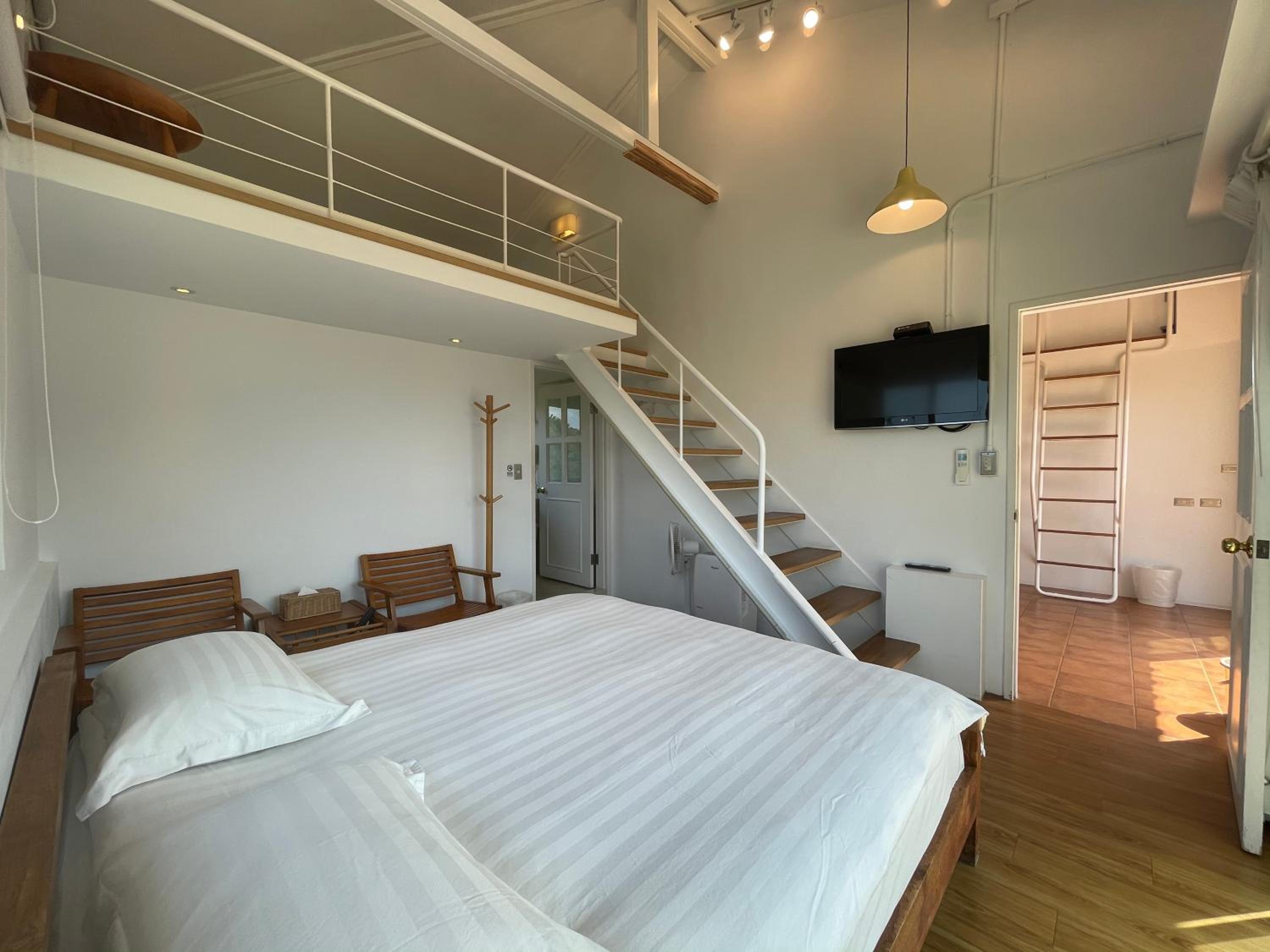 Quadruple Room with Mountain View photo 2