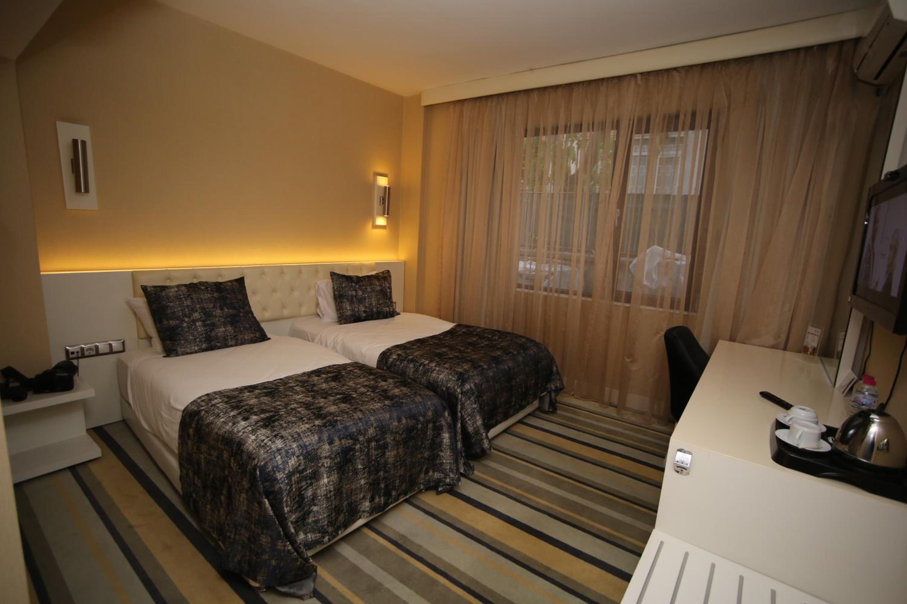 Standard Twin Room photo 2