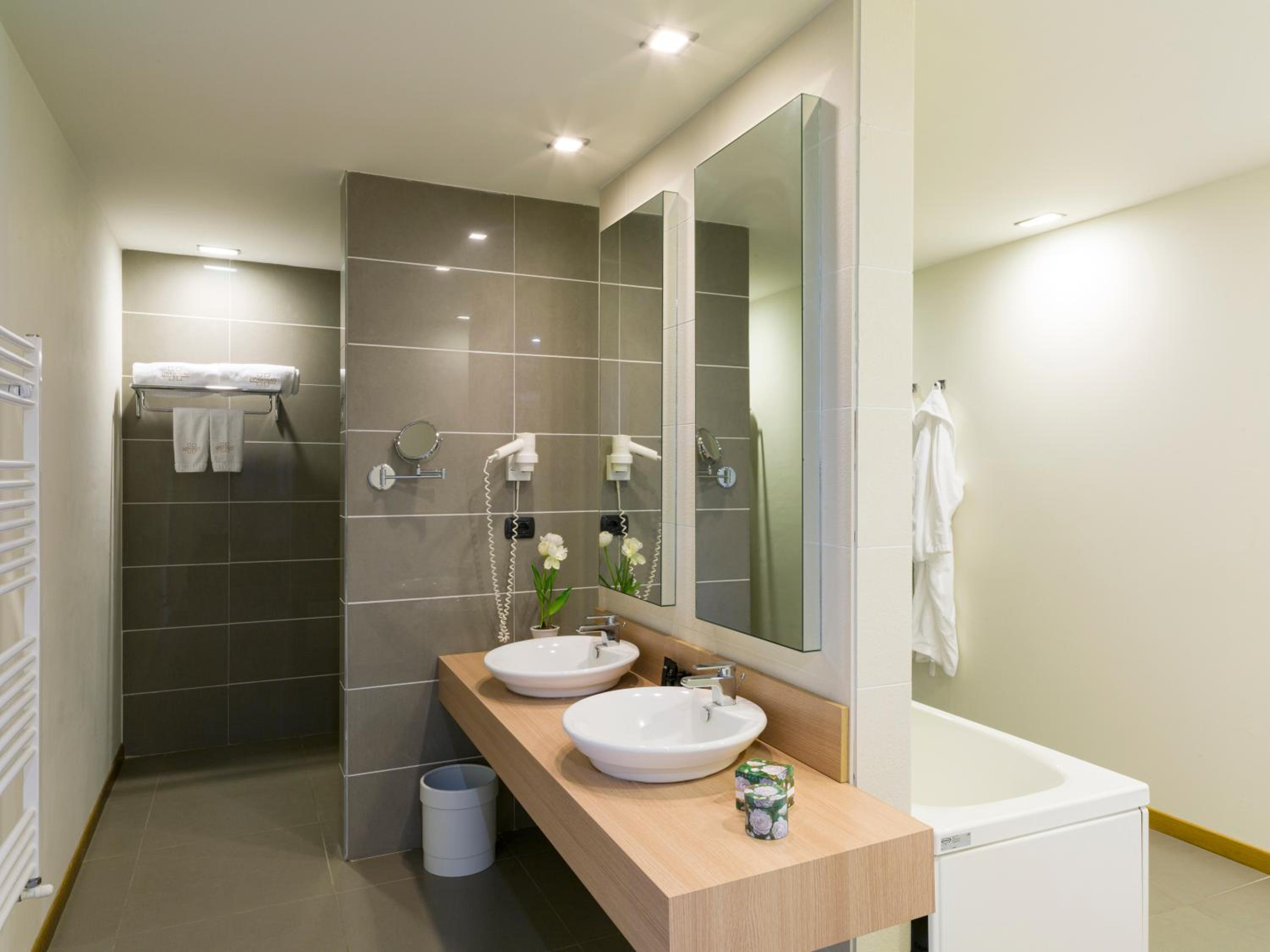 Suite - Photo 3