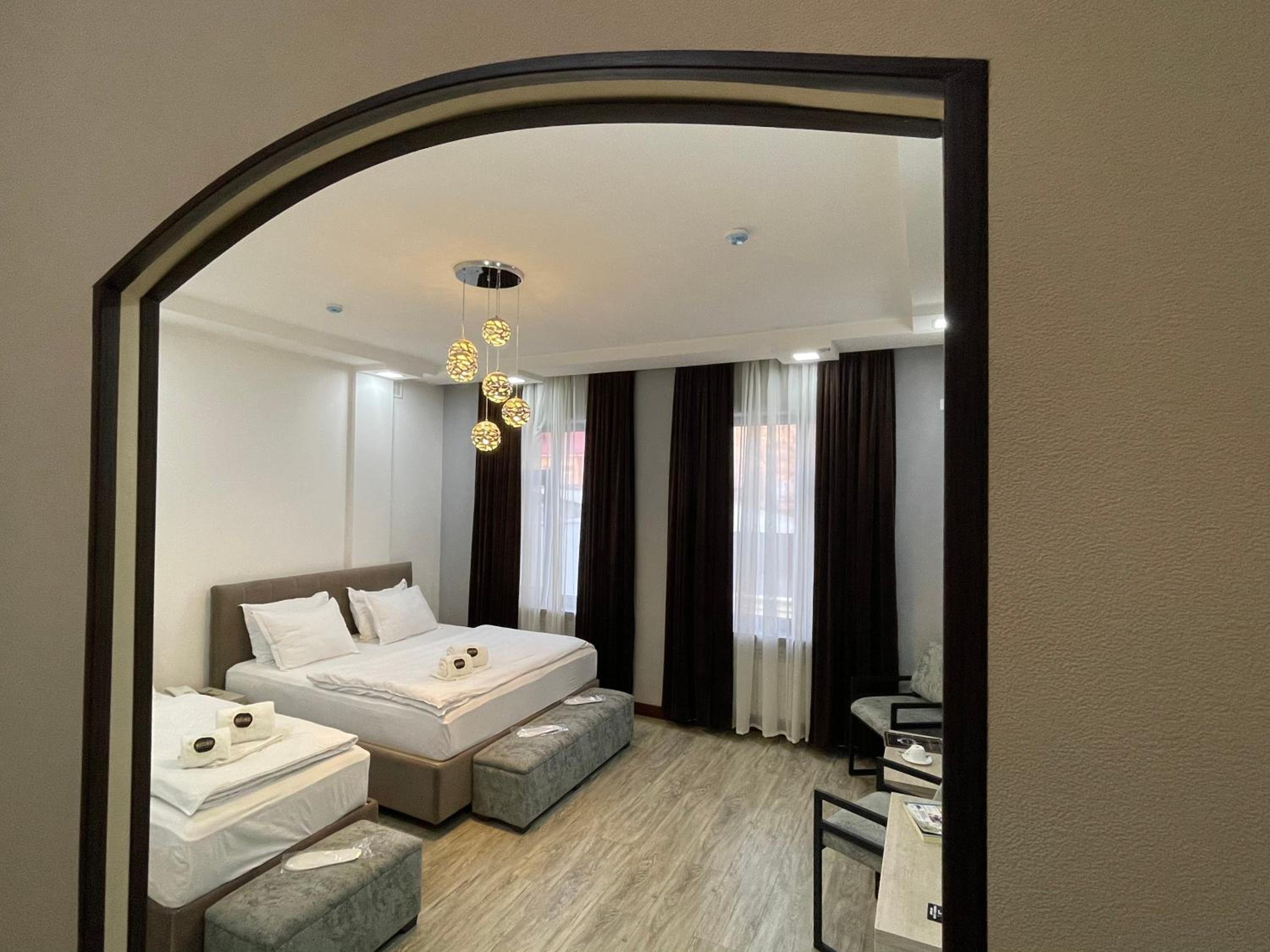 Family Room - Photo 2