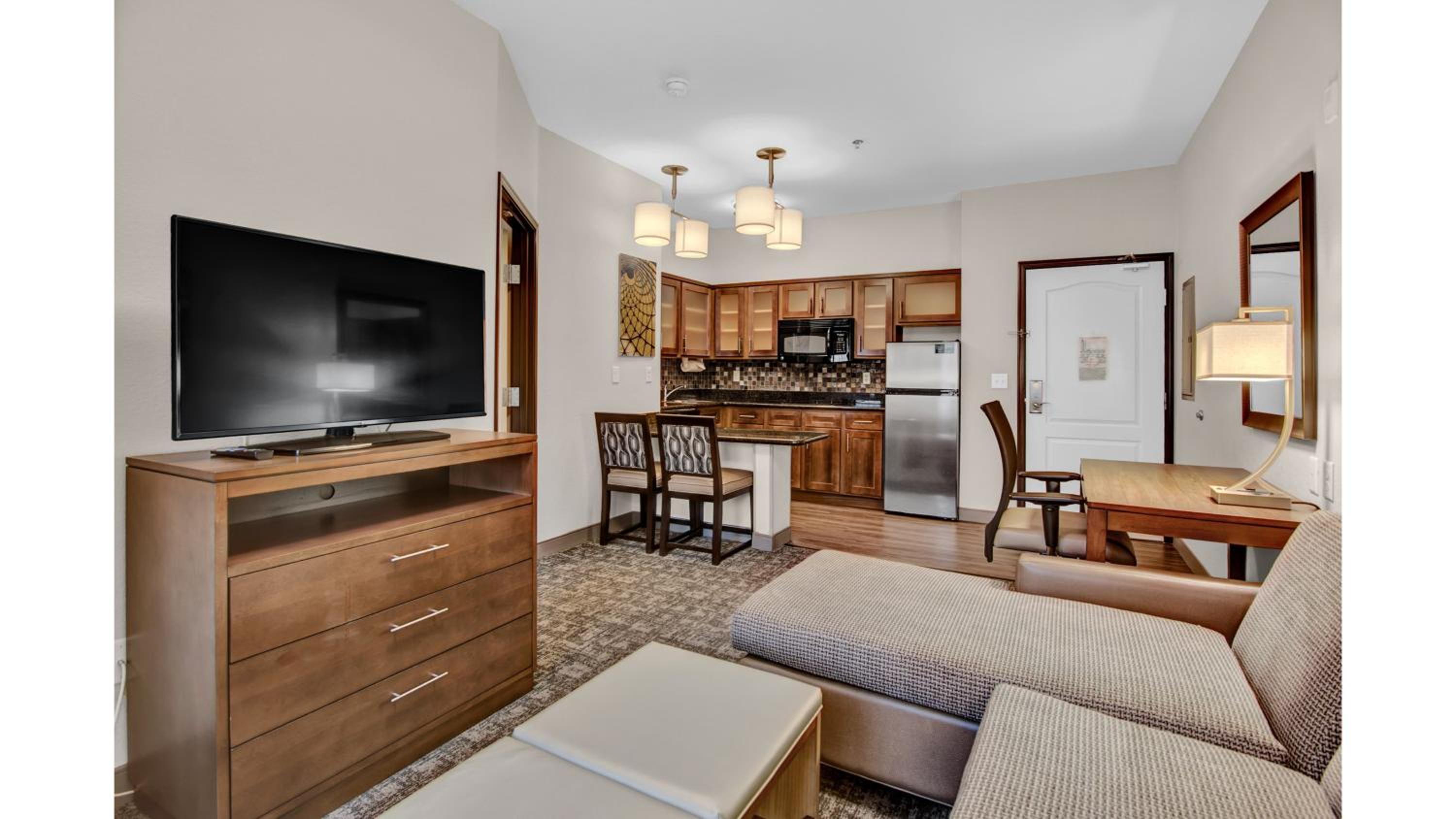 One-Bedroom Queen Suite - Photo 1