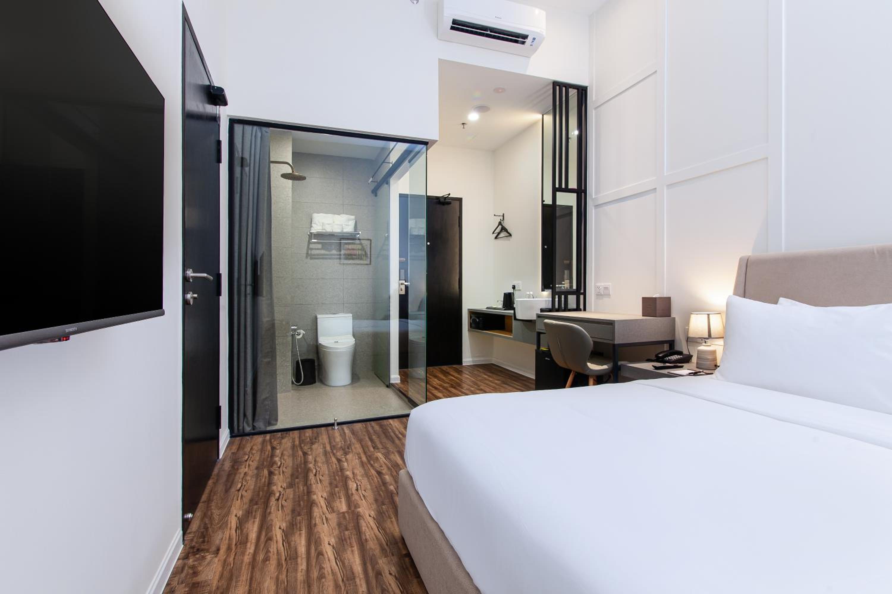 Deluxe King Room - Photo 3