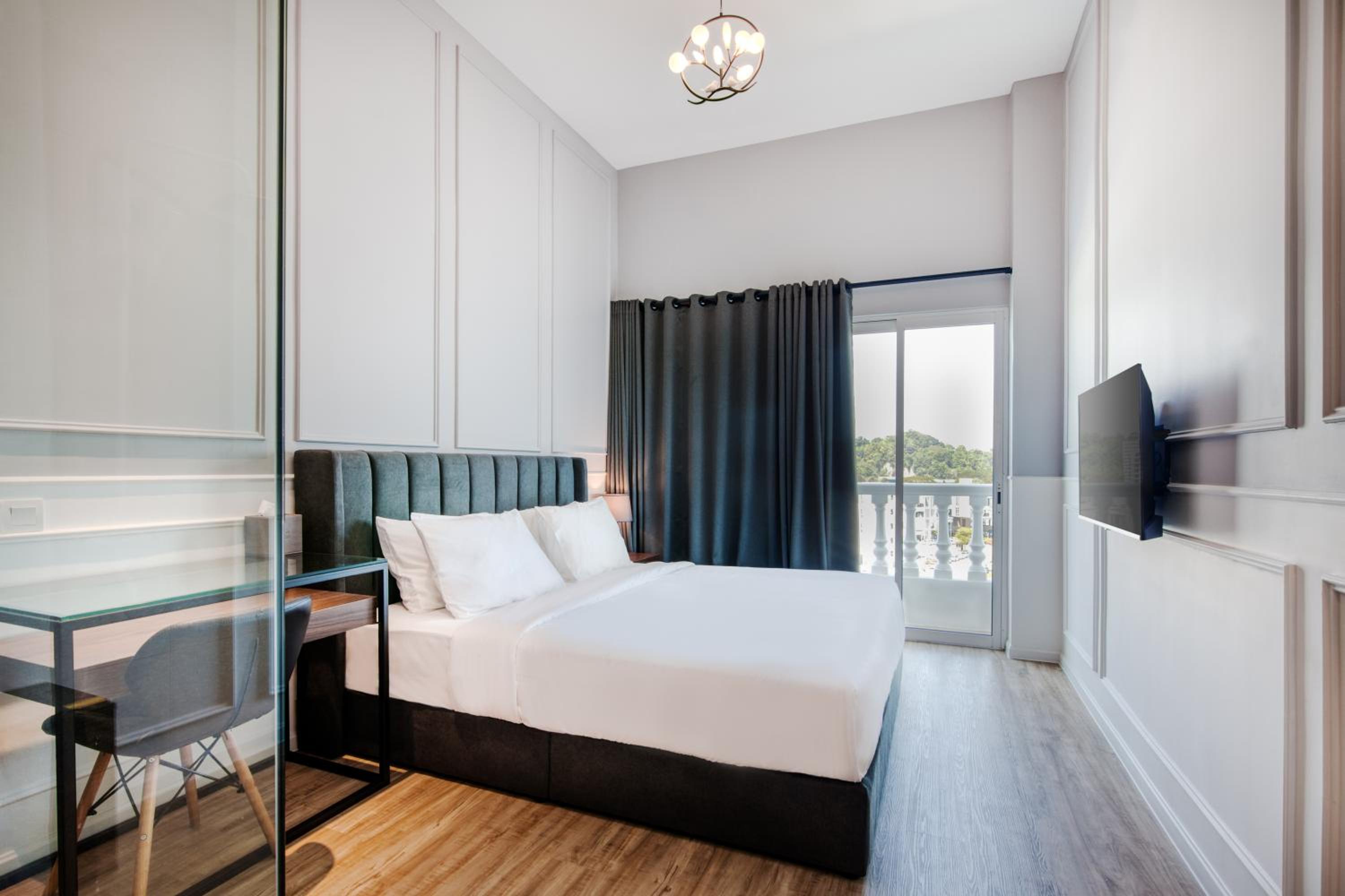 Premier King Room - Photo 1
