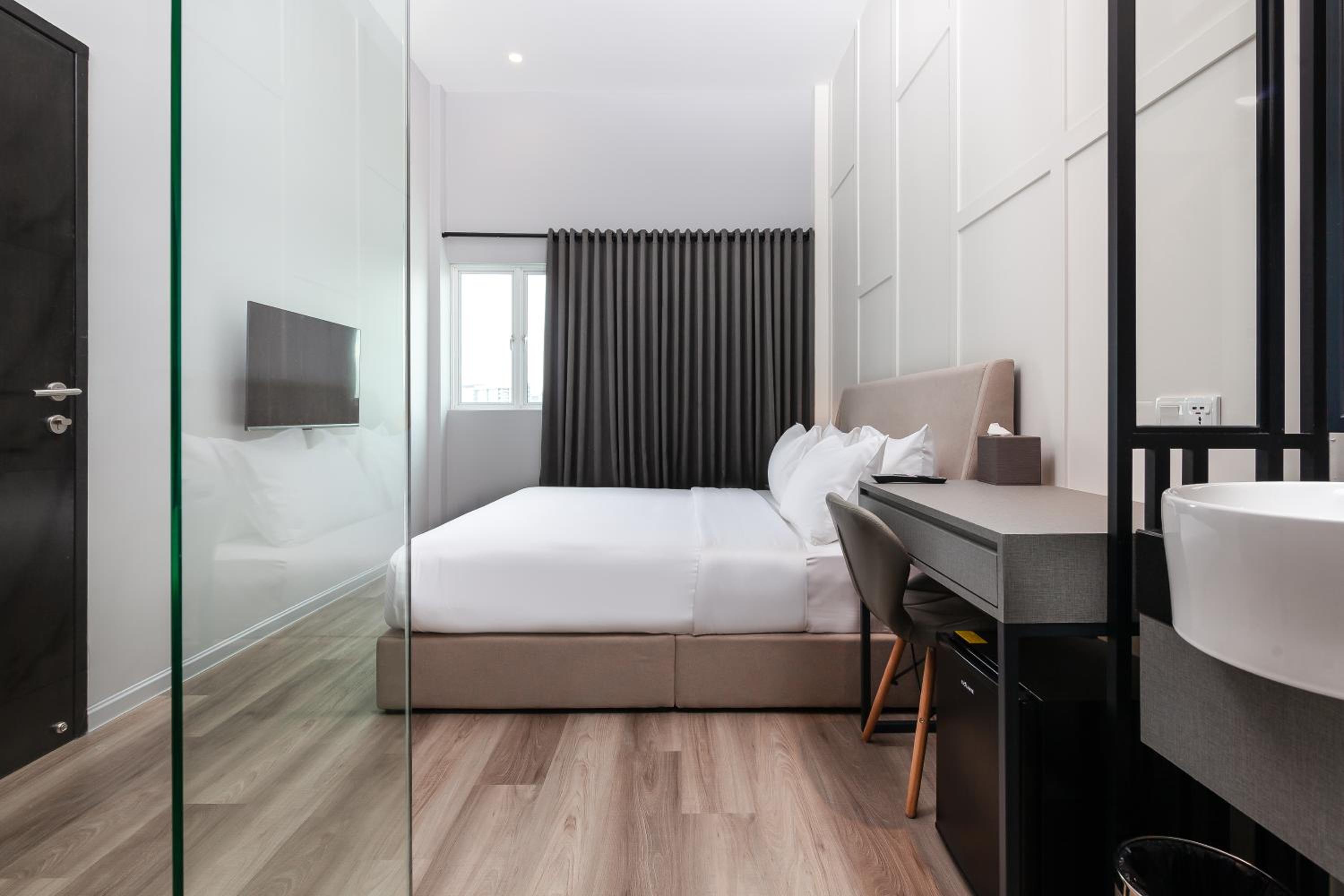 Premier King Room - Photo 5