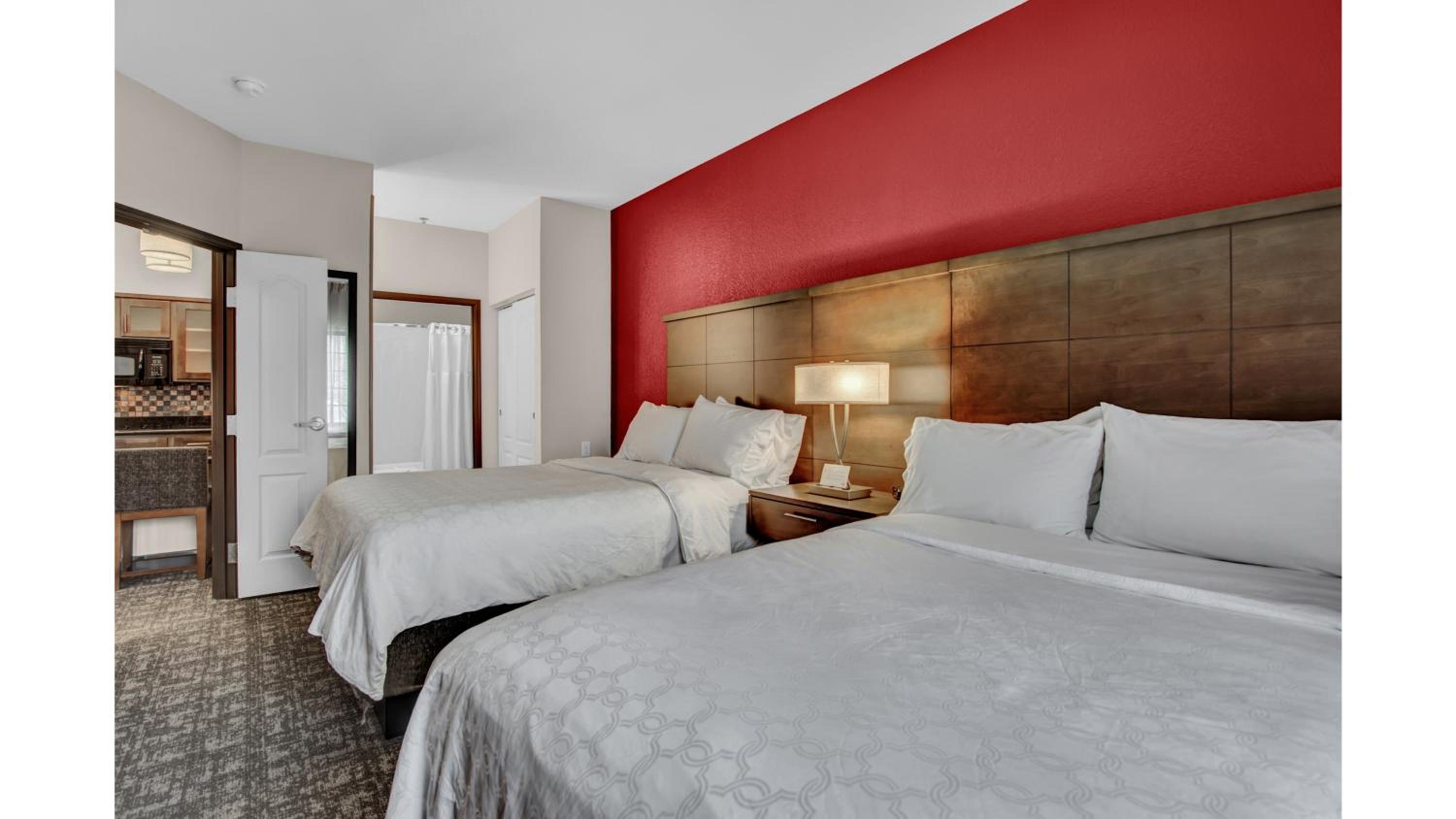 One-Bedroom Queen Suite - Photo 4