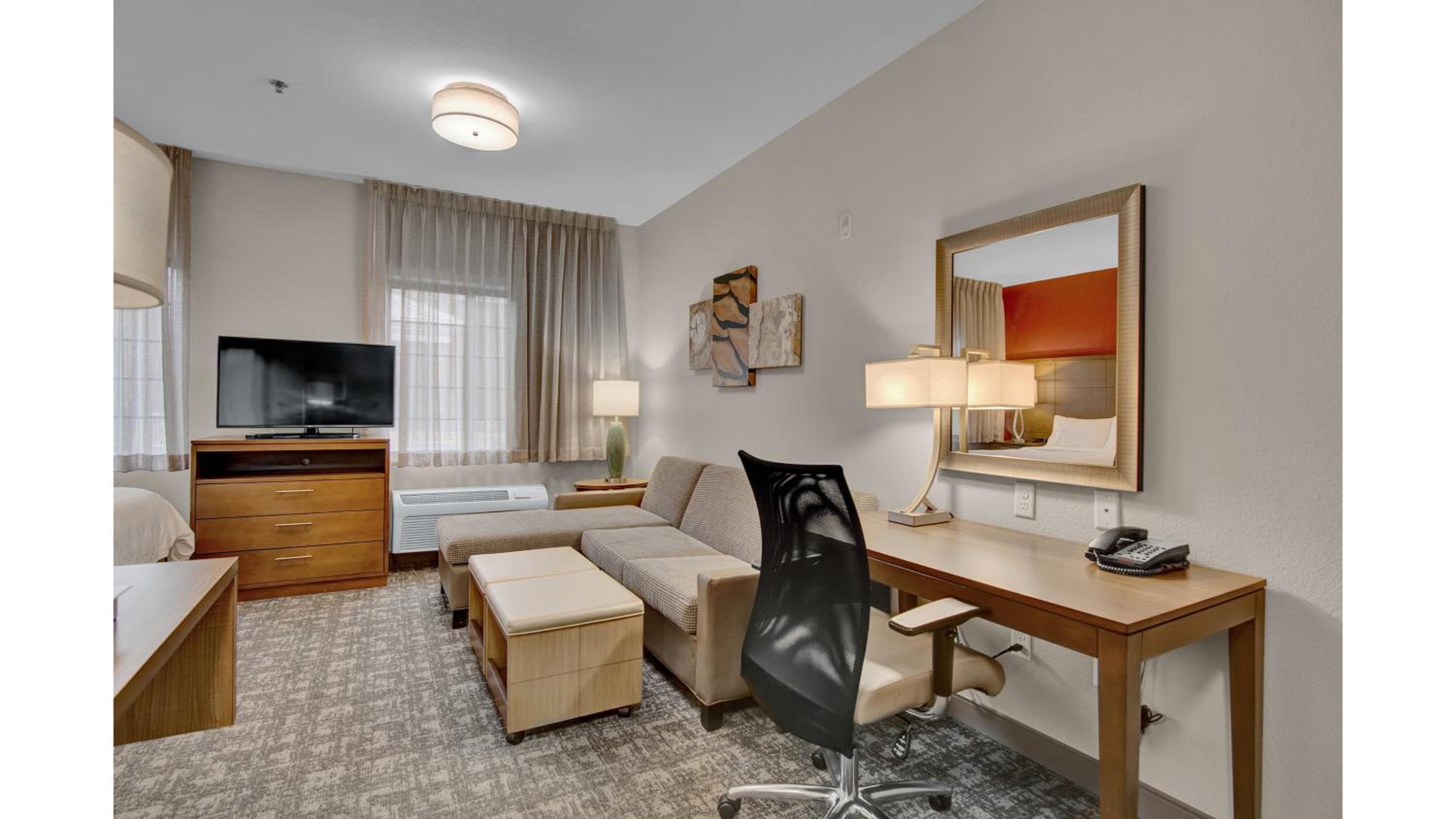 Queen Studio Suite - Photo 5