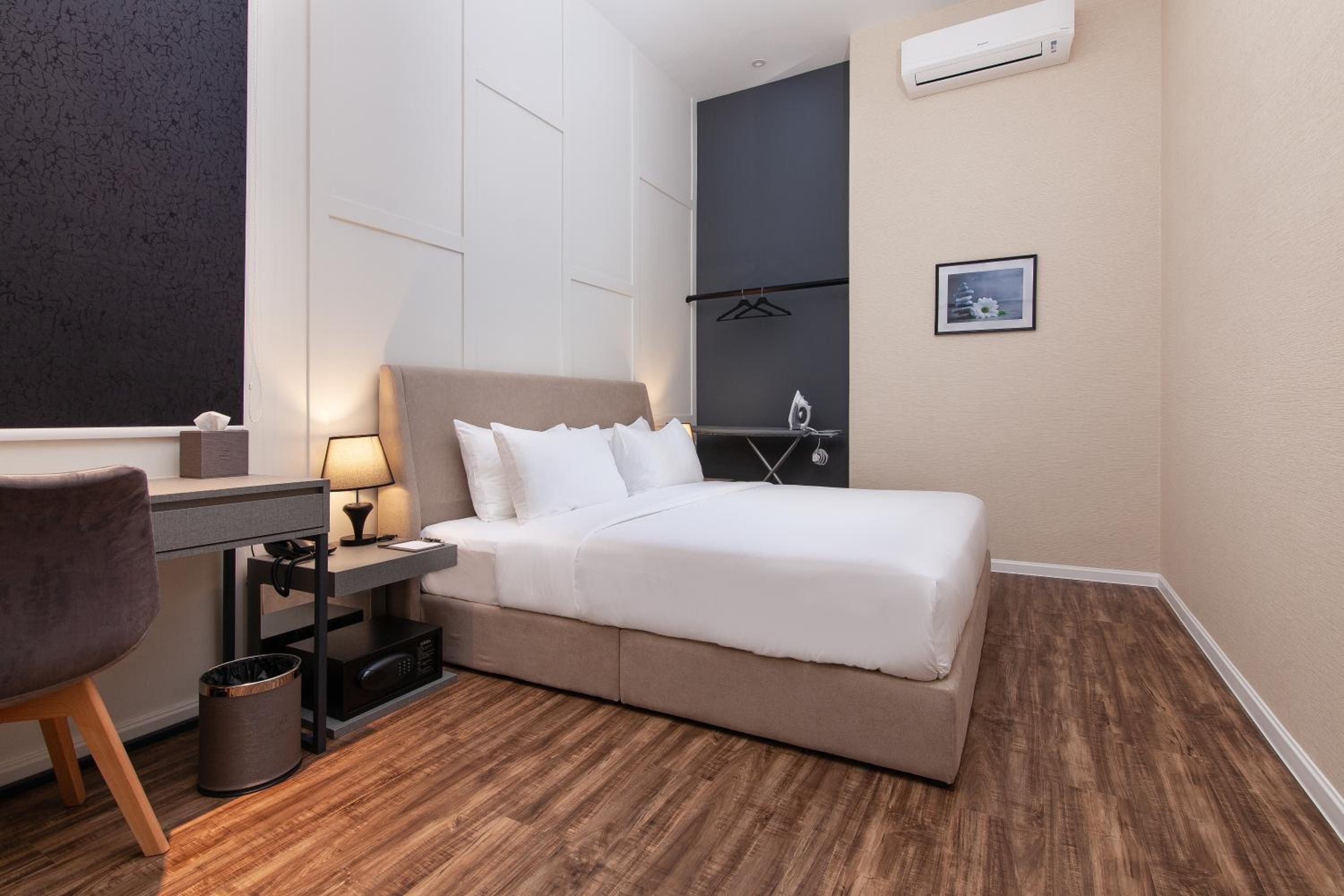 Colley Suite - Photo 1