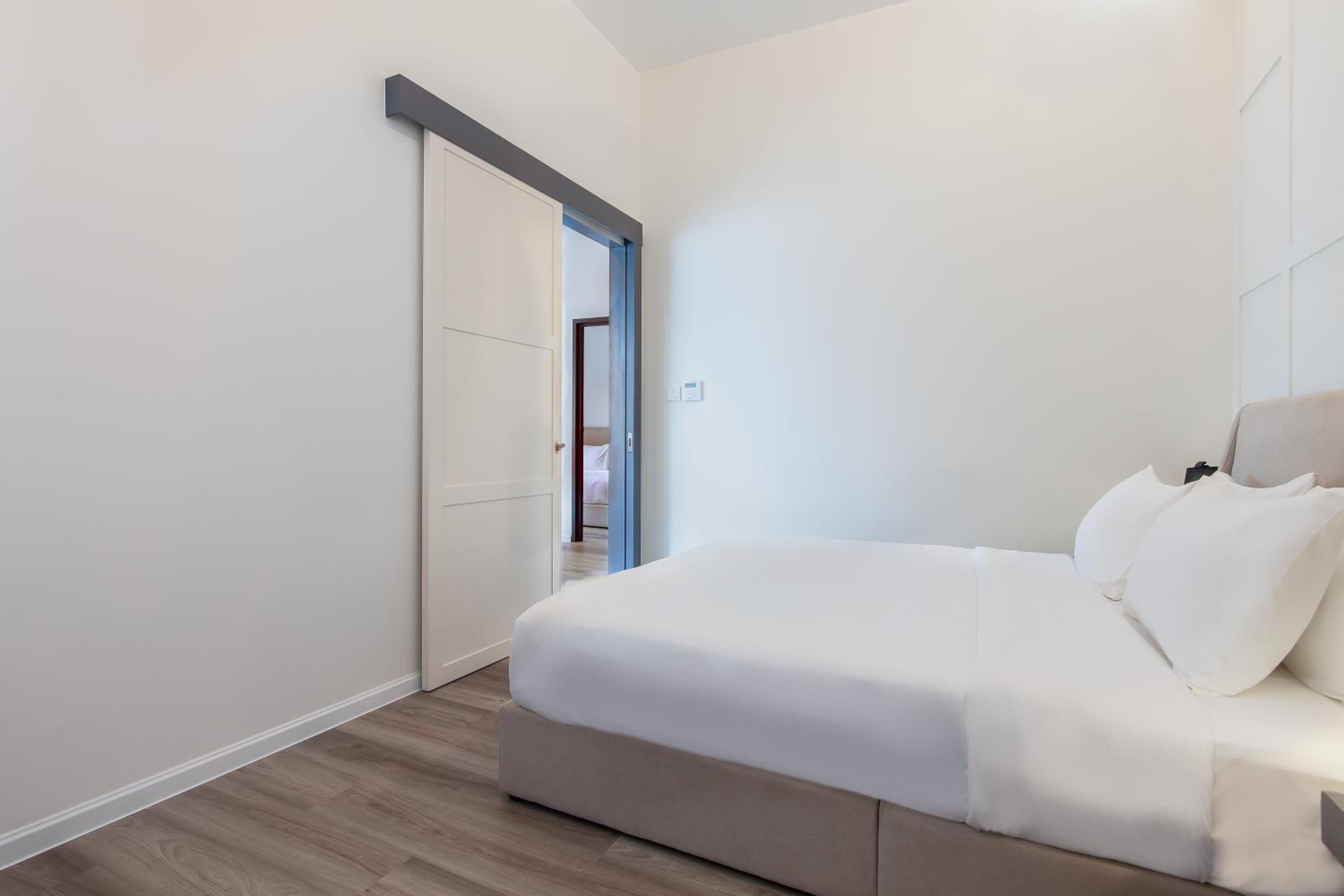 Wesley Suite - Photo 1