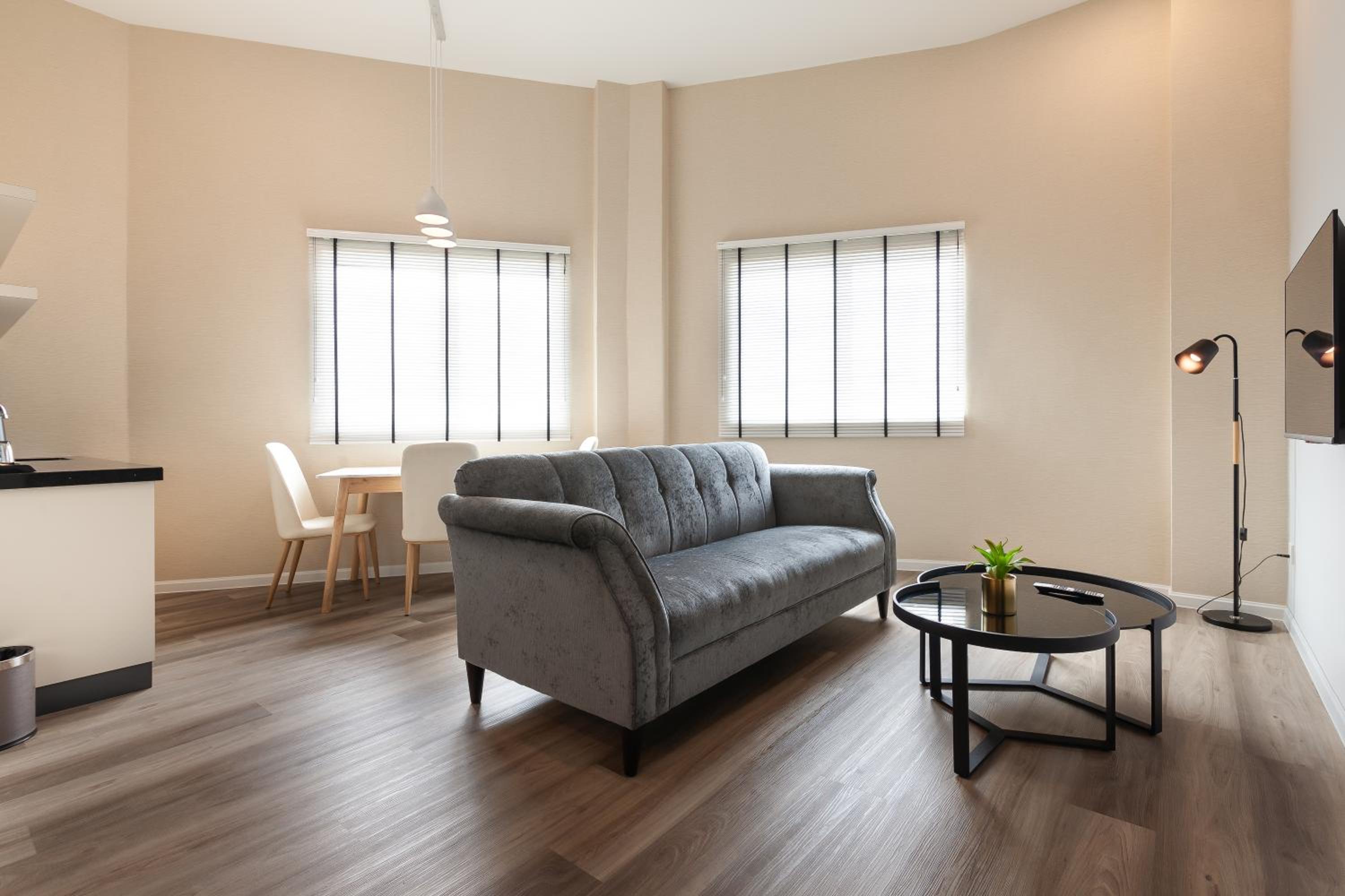 Wesley Suite - Photo 2