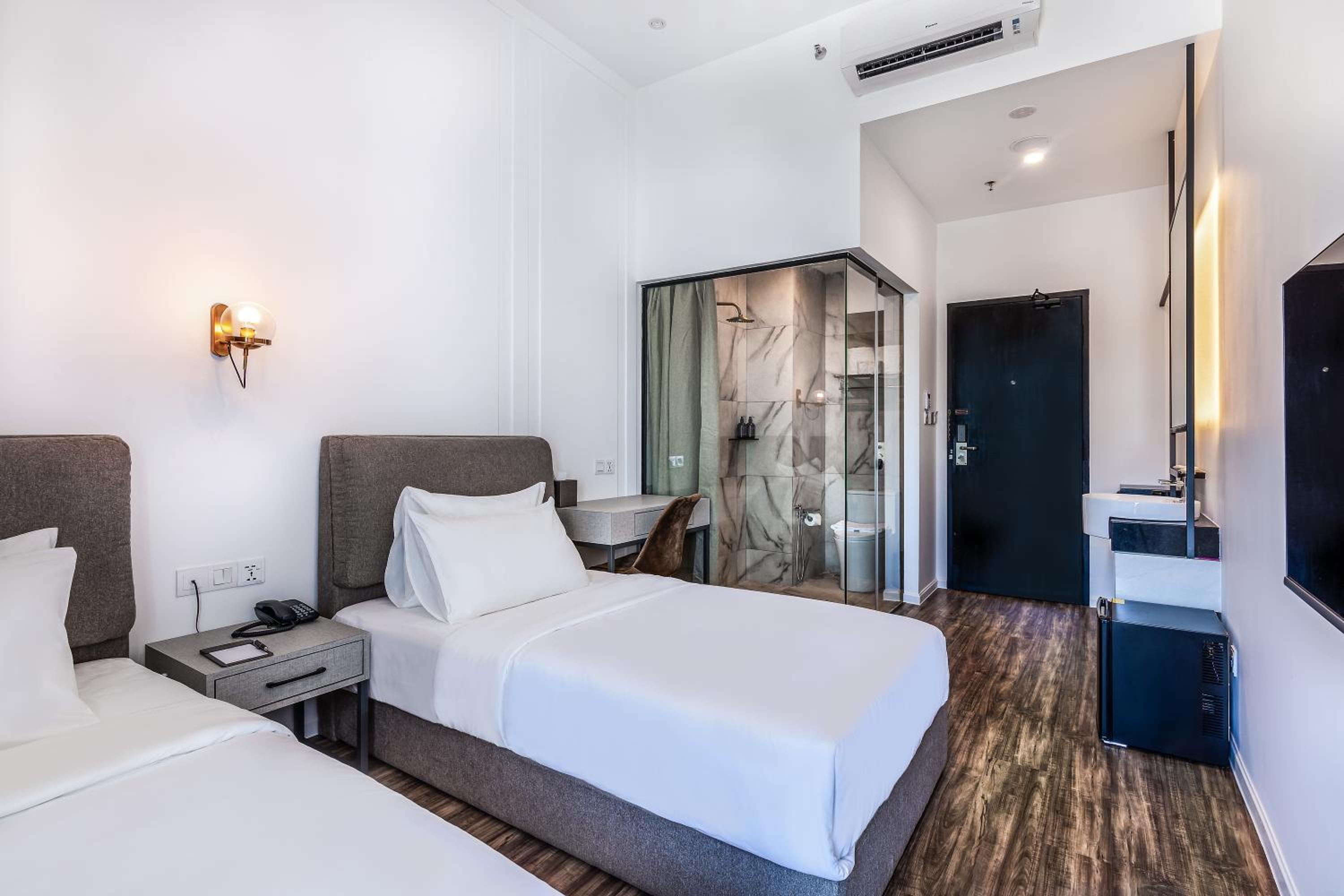 Premier Twin Room - Photo 3