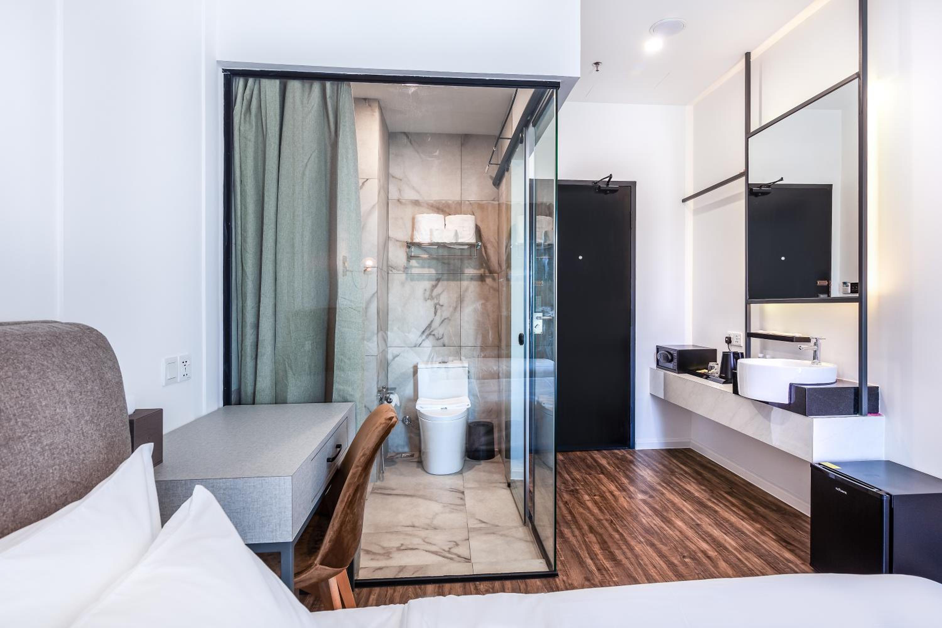 Premier Twin Room - Photo 4