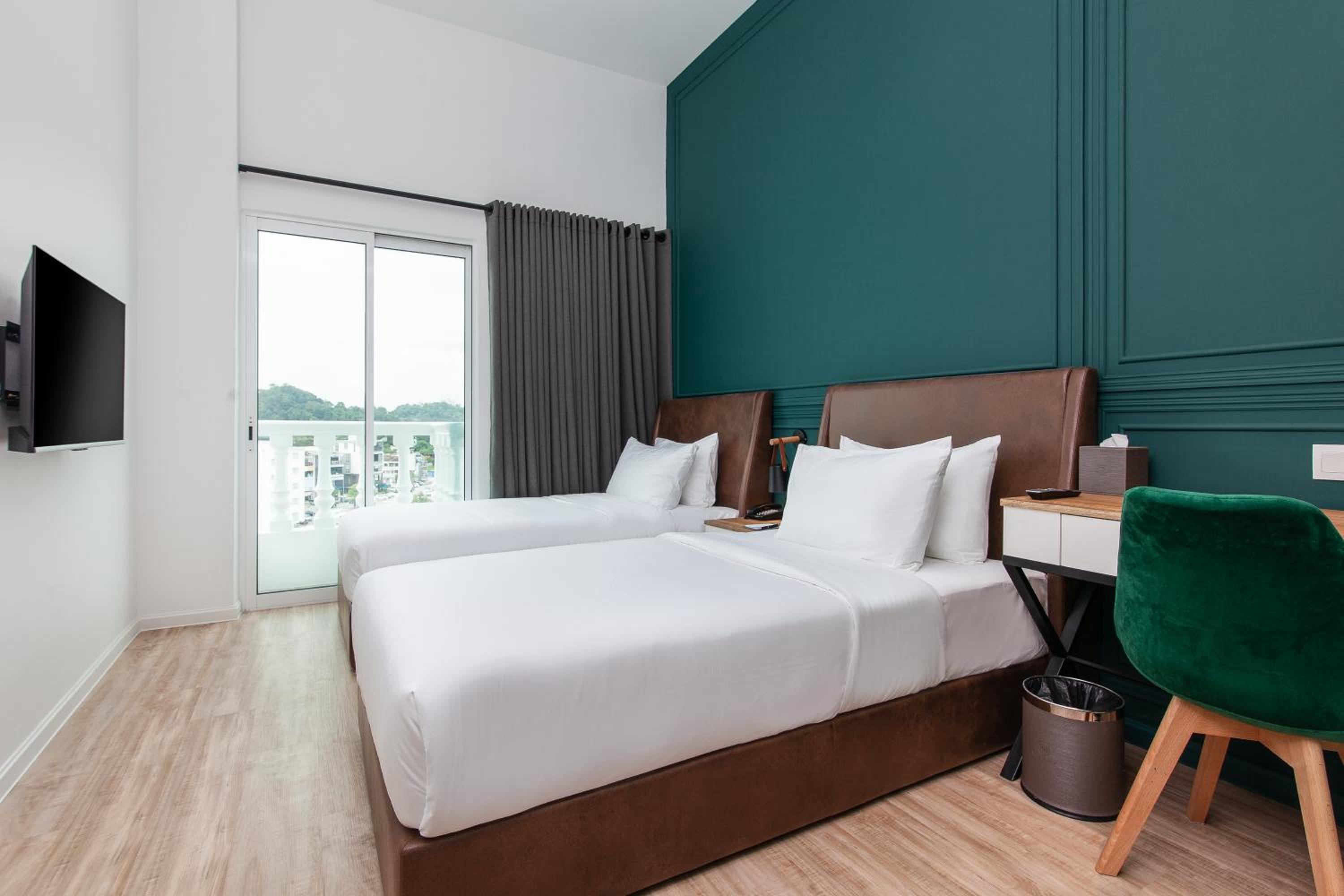 Premier Twin Room - Photo 1
