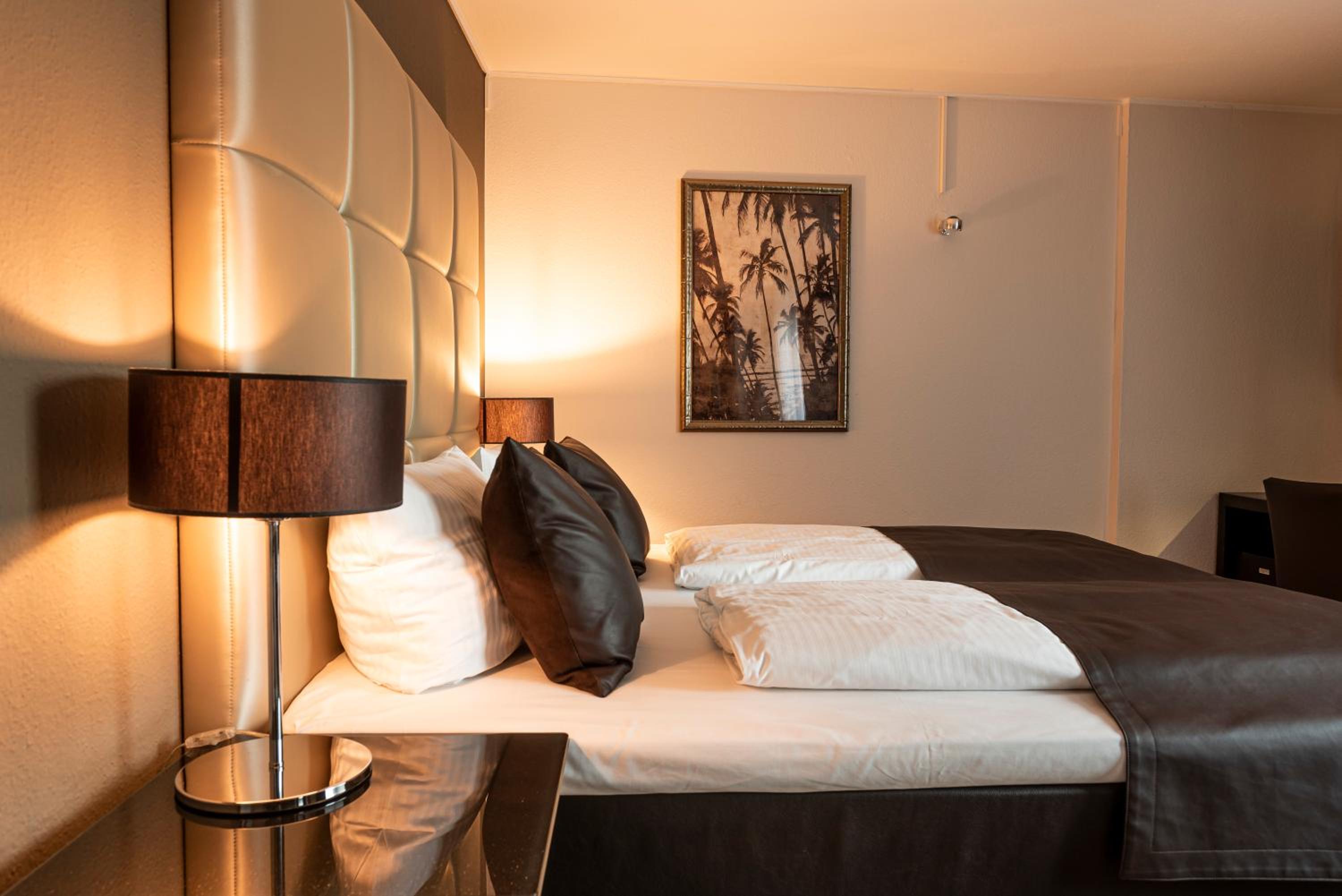 Standard Double or Twin Room - Photo 5