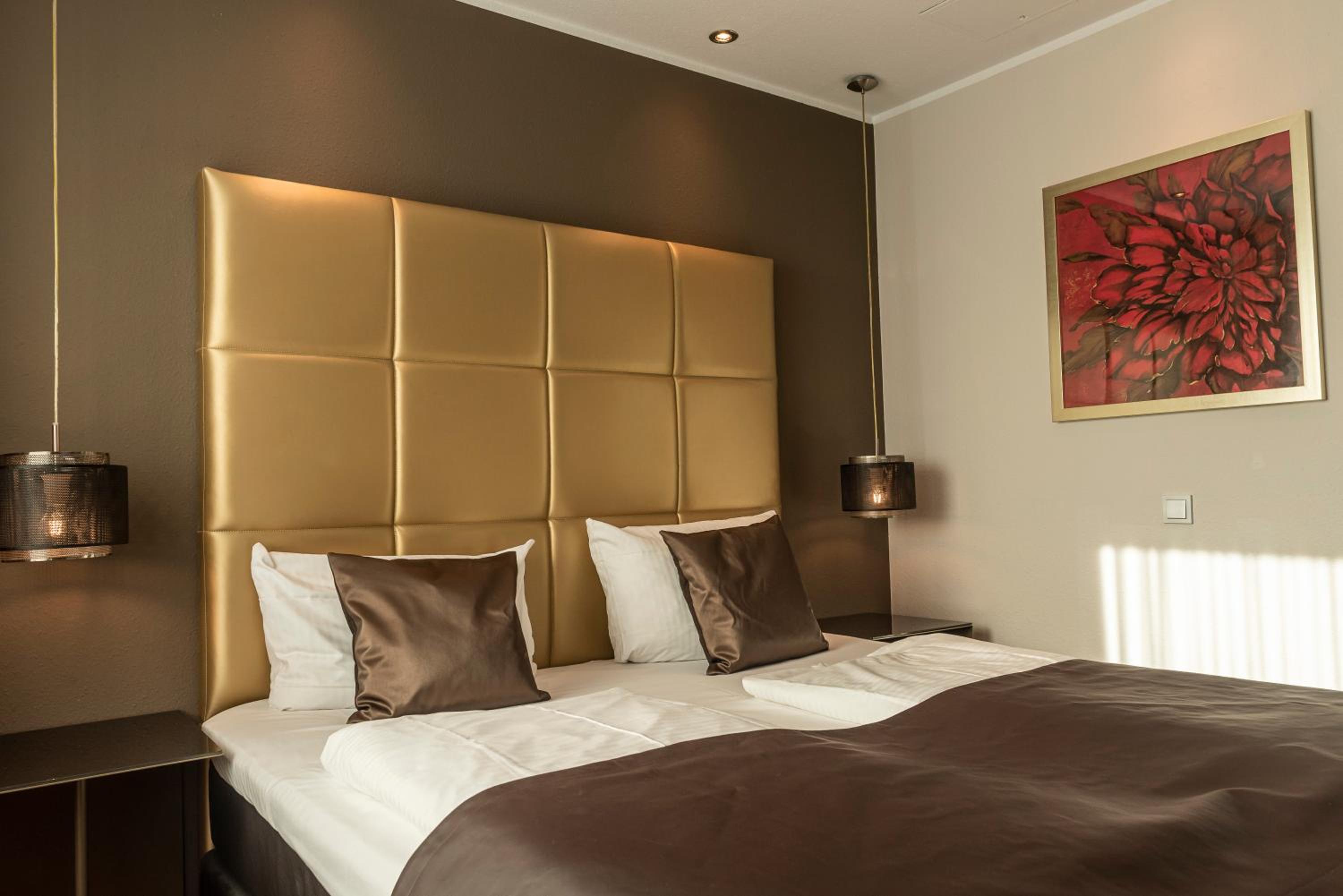 Standard Double or Twin Room - Photo 11
