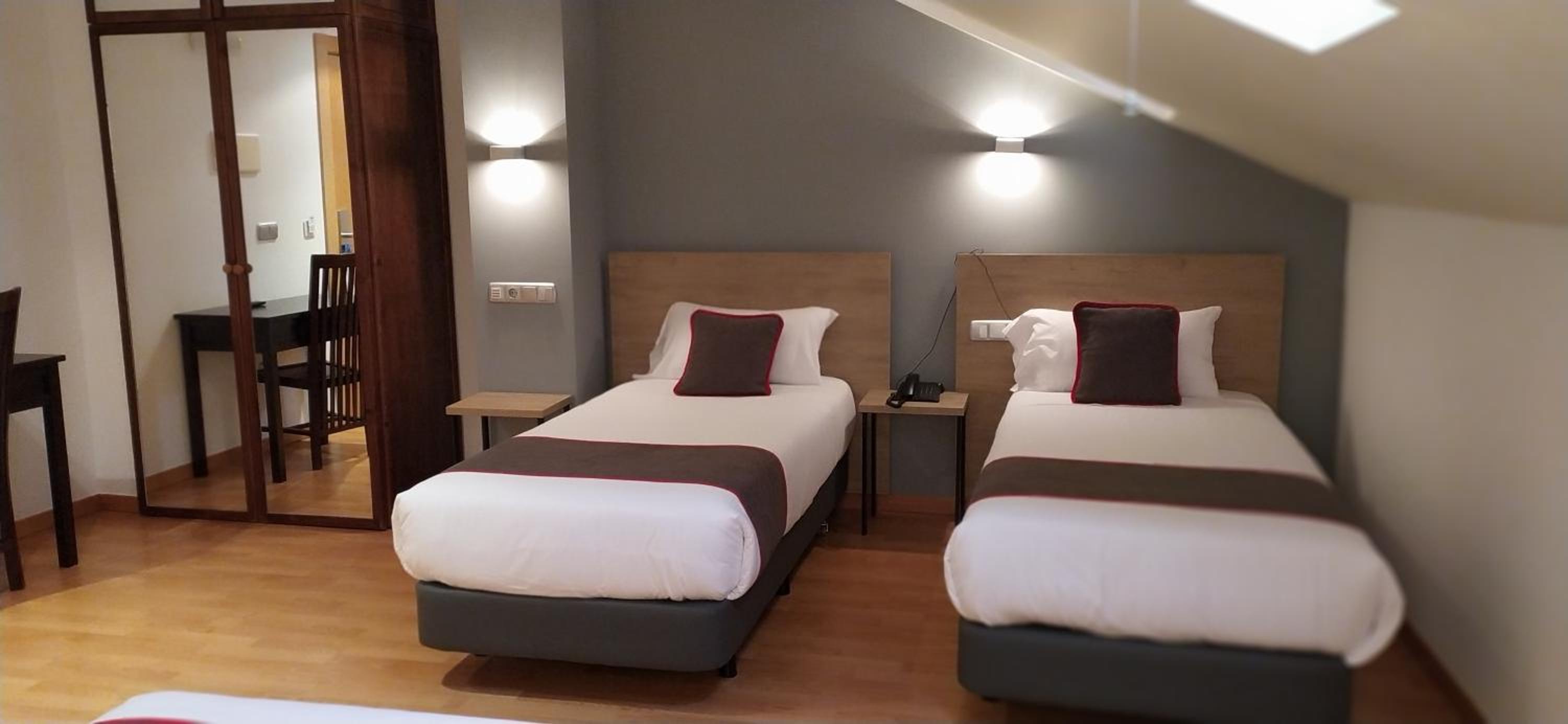Quadruple Room - Photo 1