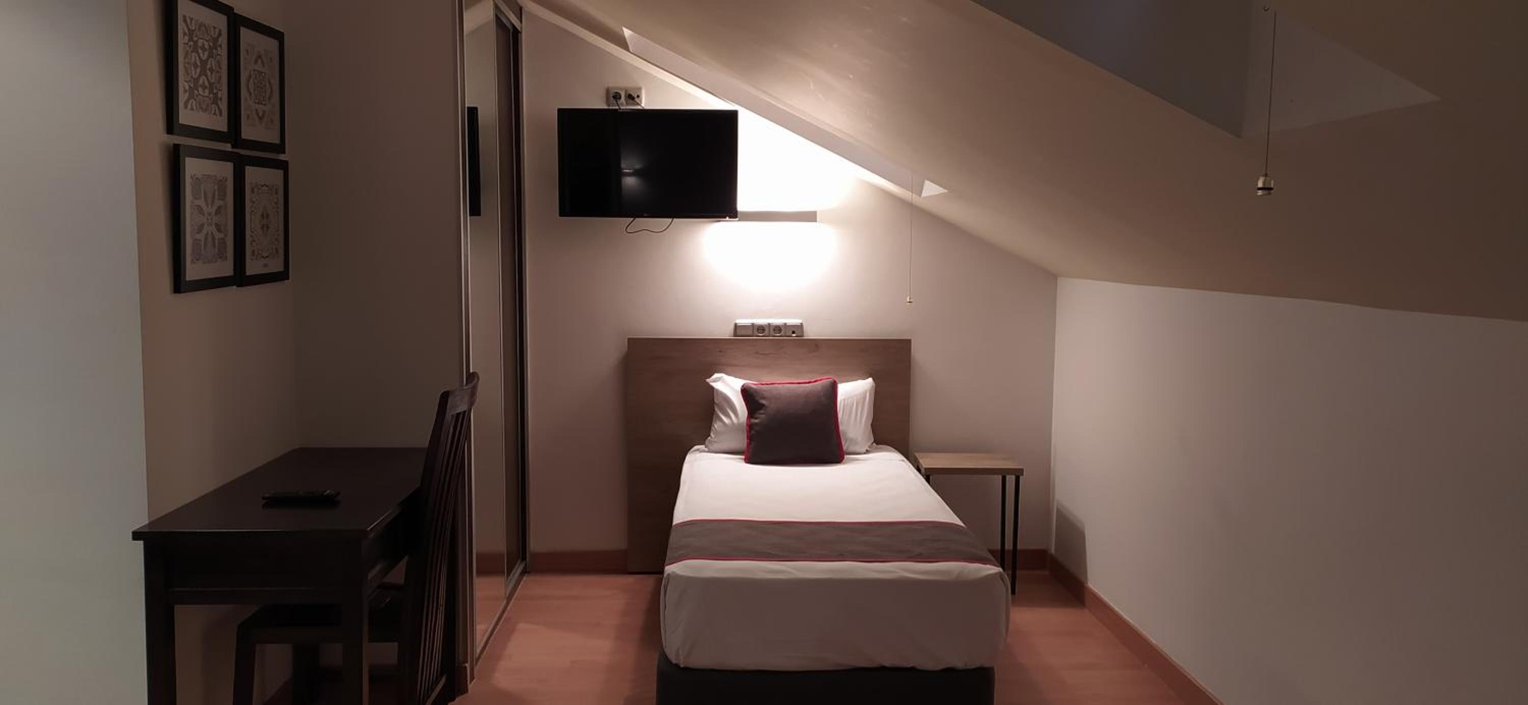 Quadruple Room - Photo 8
