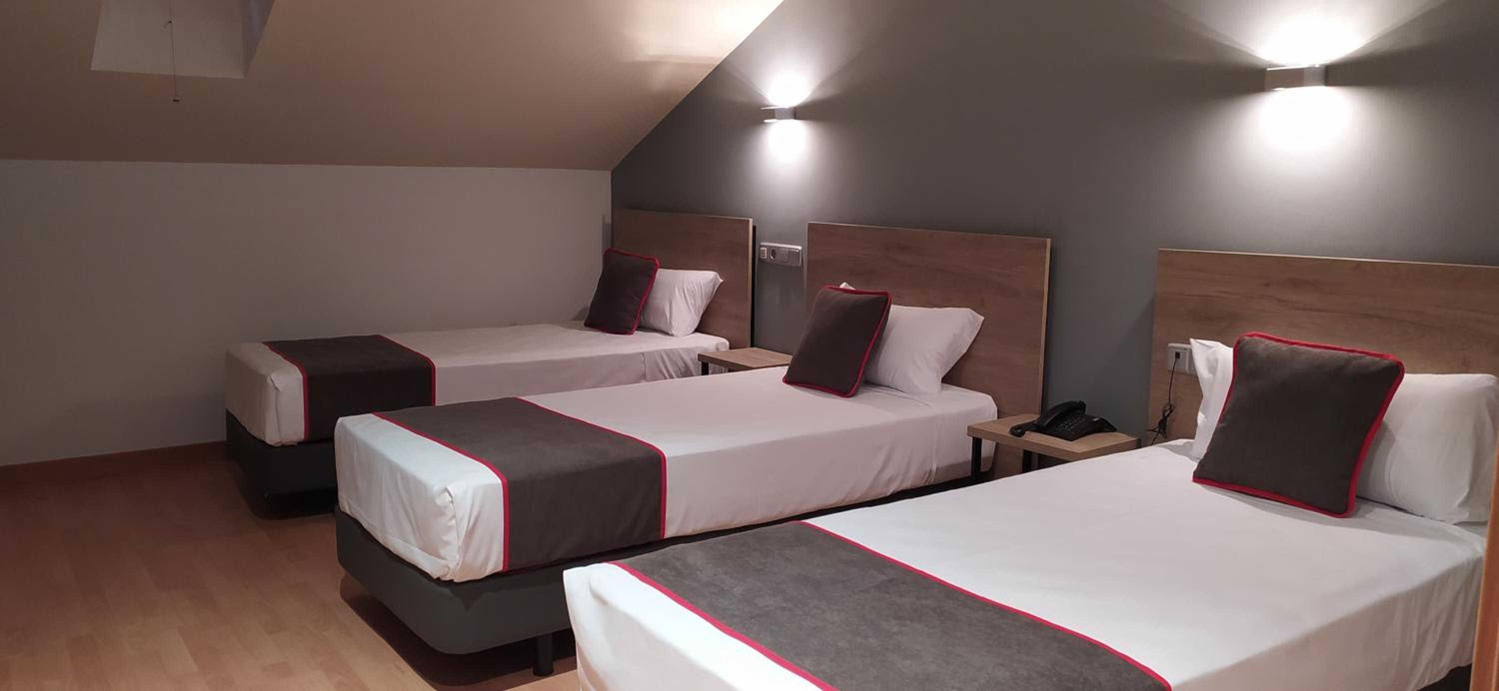 Quadruple Room - Photo 4