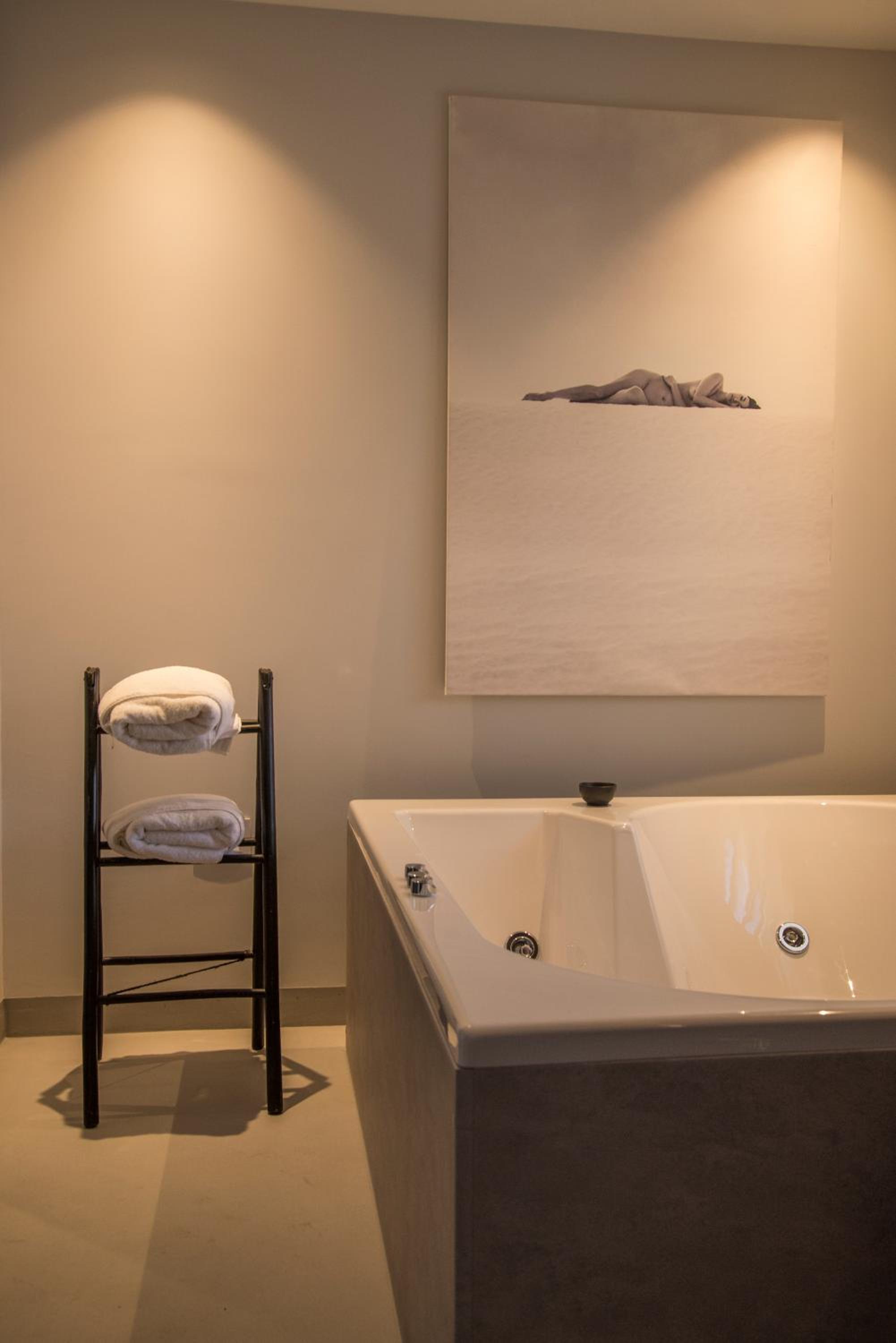 Suite with Spa Bath - Photo 2
