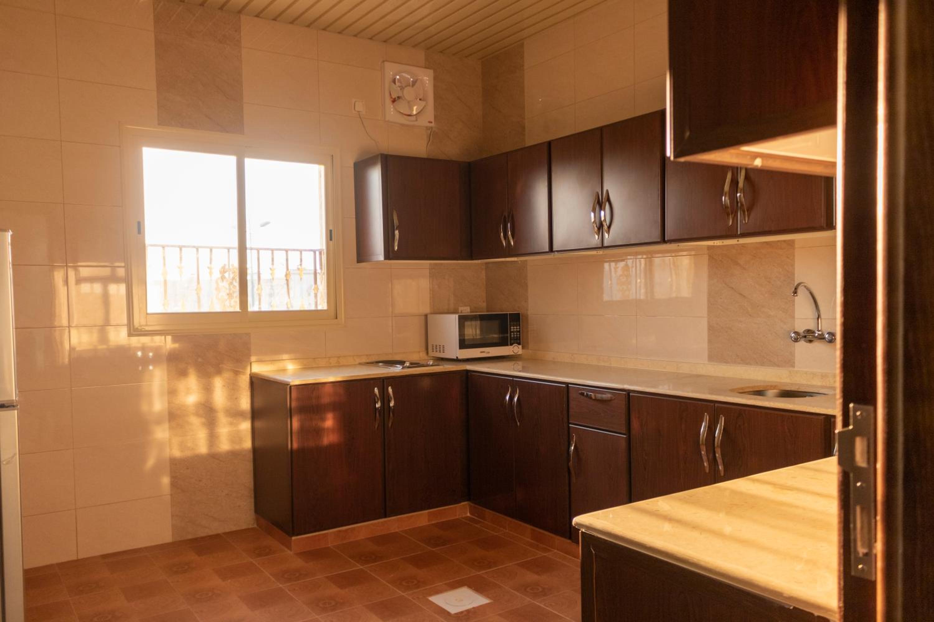 Executive Suite - Photo 6