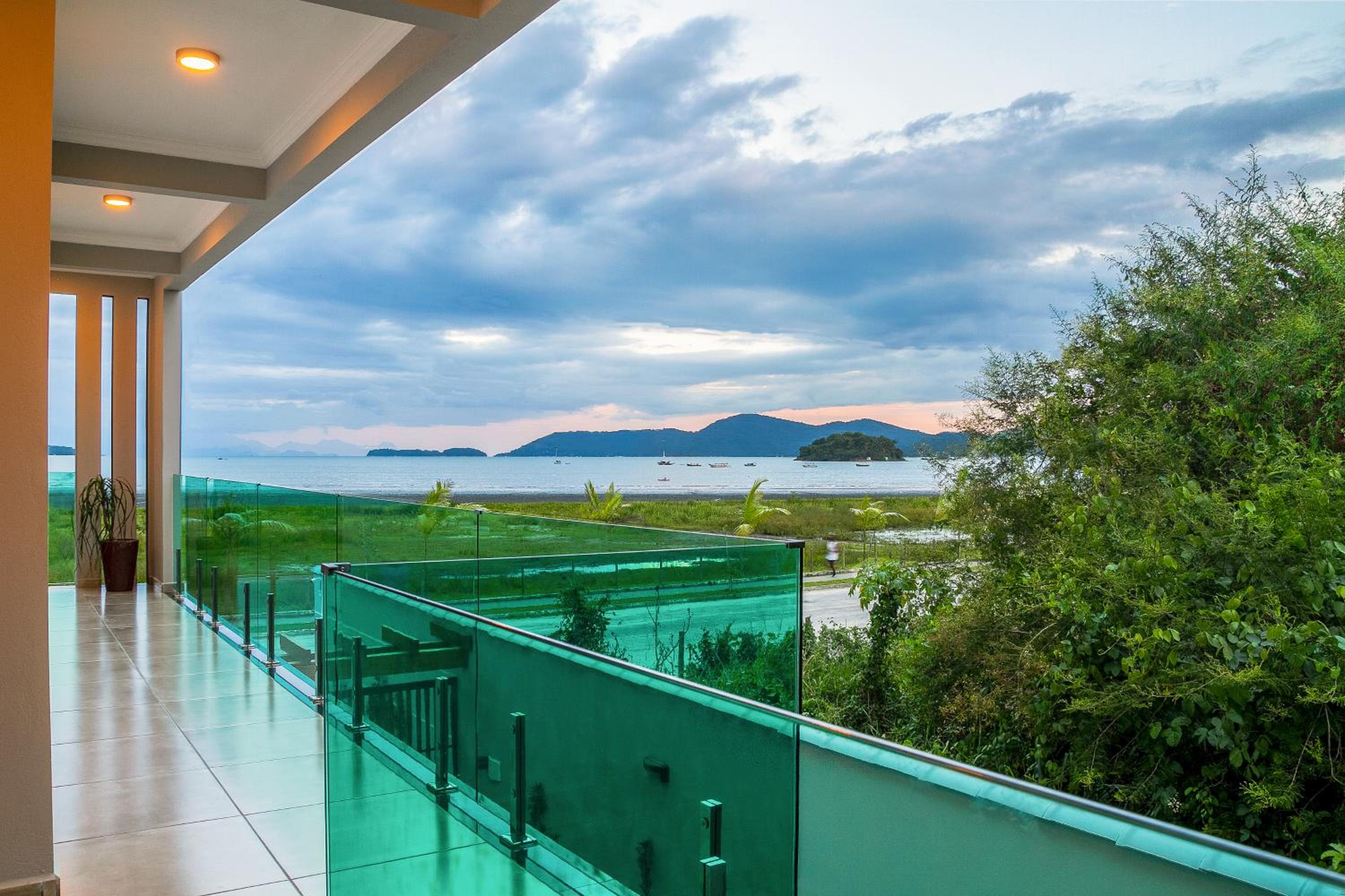Apartment with Mountain View photo 3