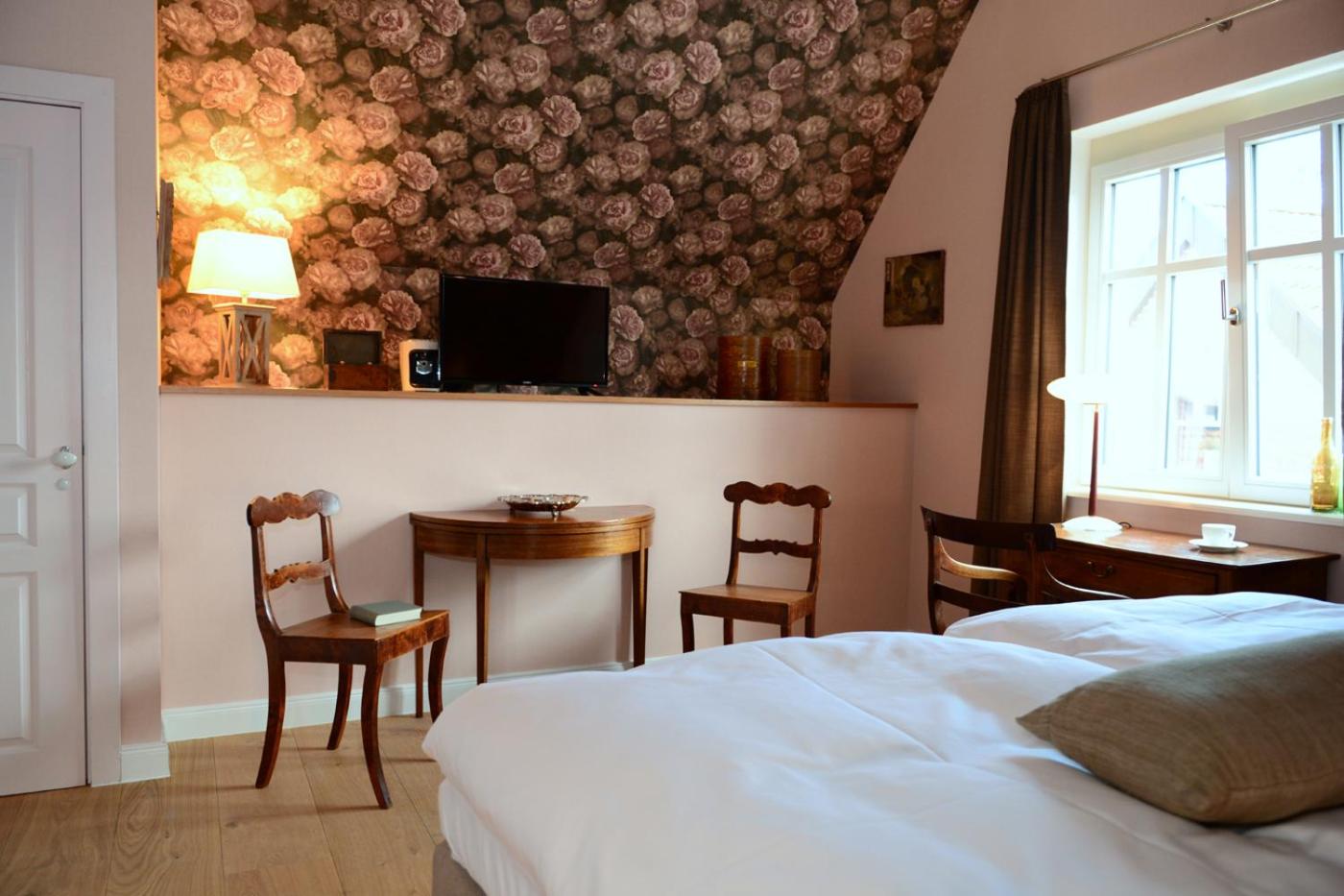 Deluxe Double Room with A/C - Photo 14