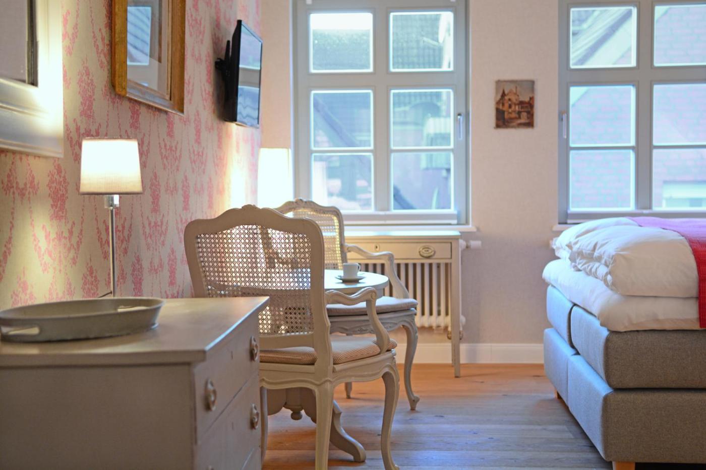 Deluxe Double Room with A/C - Photo 3