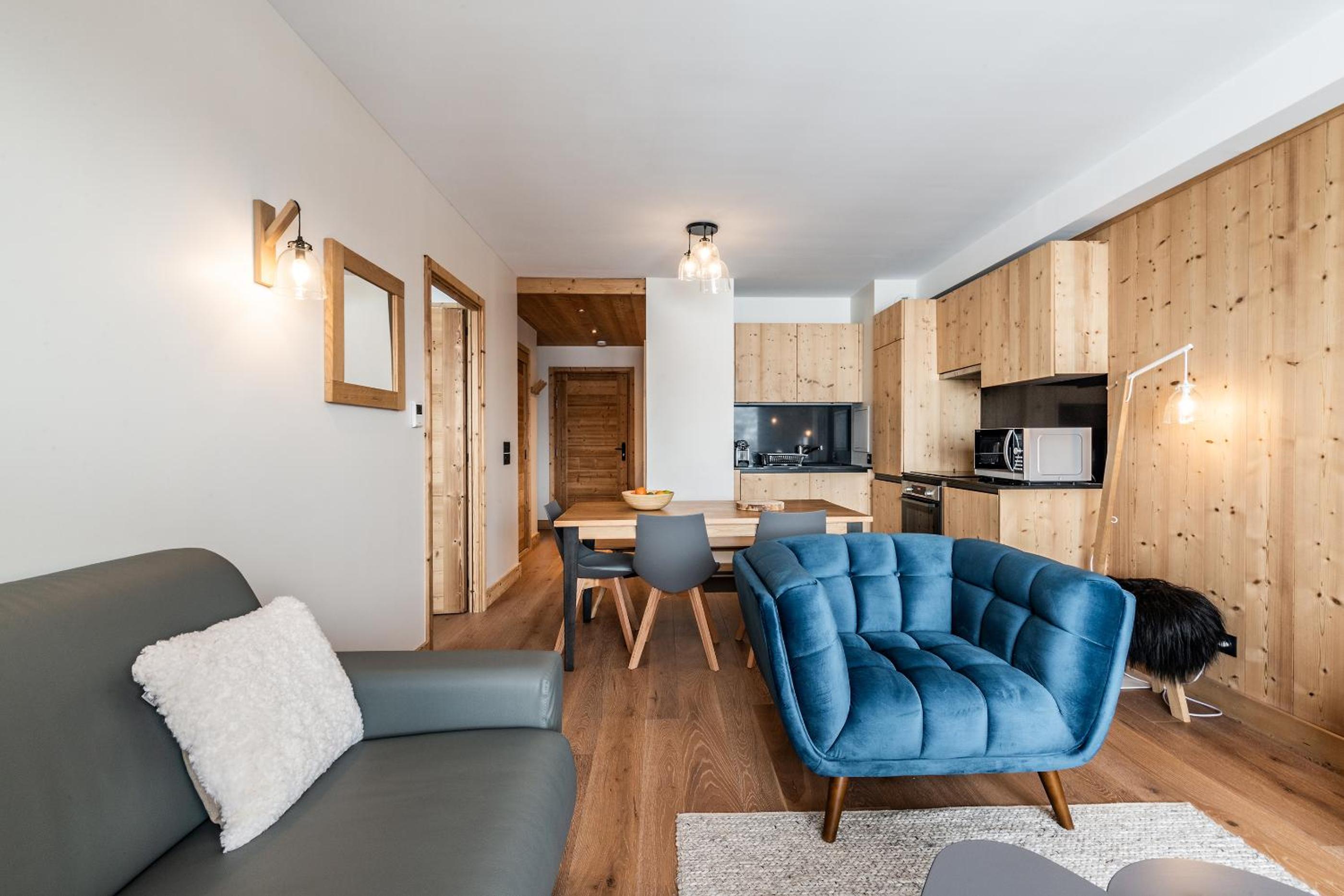Apartment with Mountain View