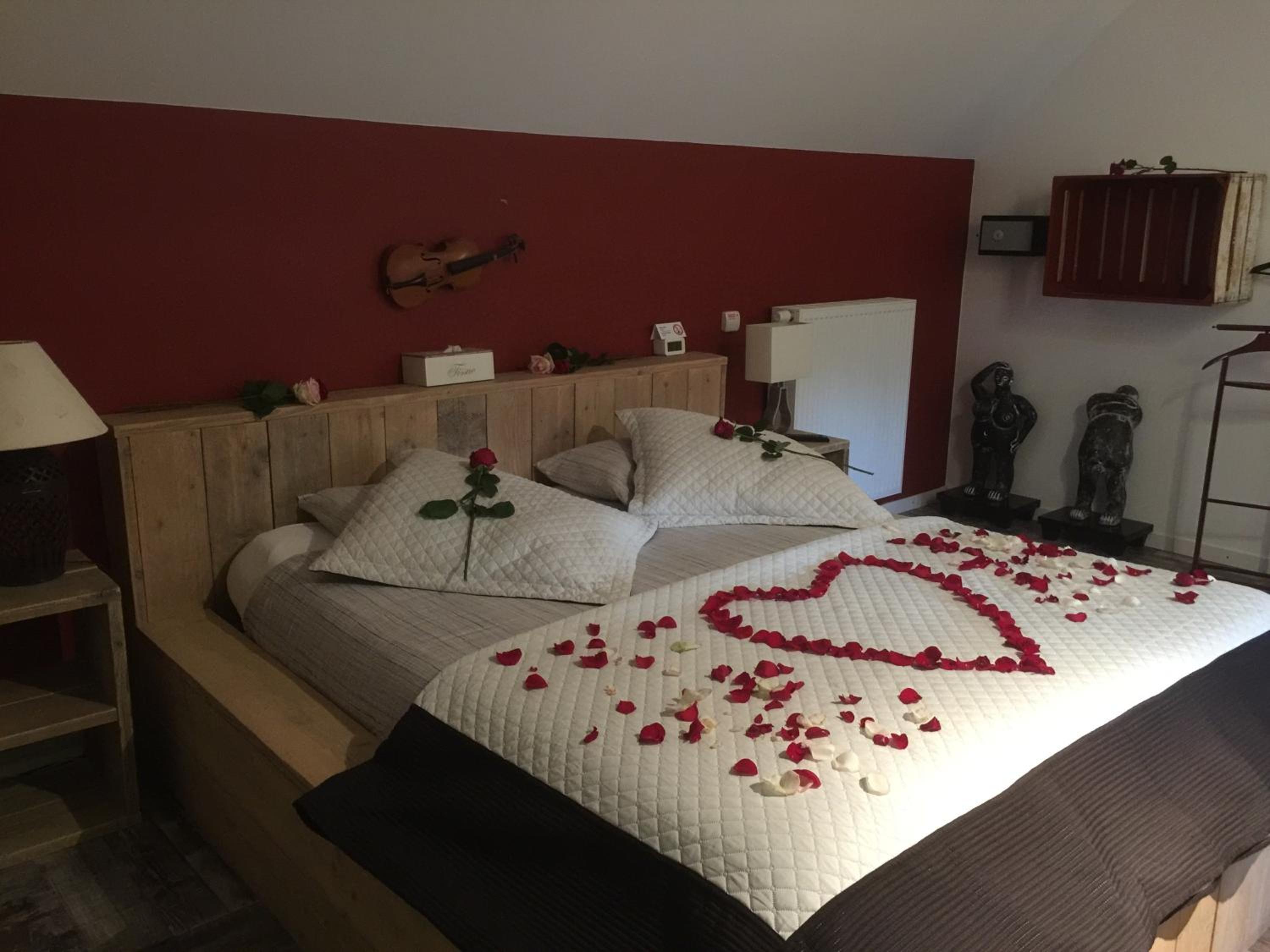 Deluxe Double Room with Shower - Photo 1