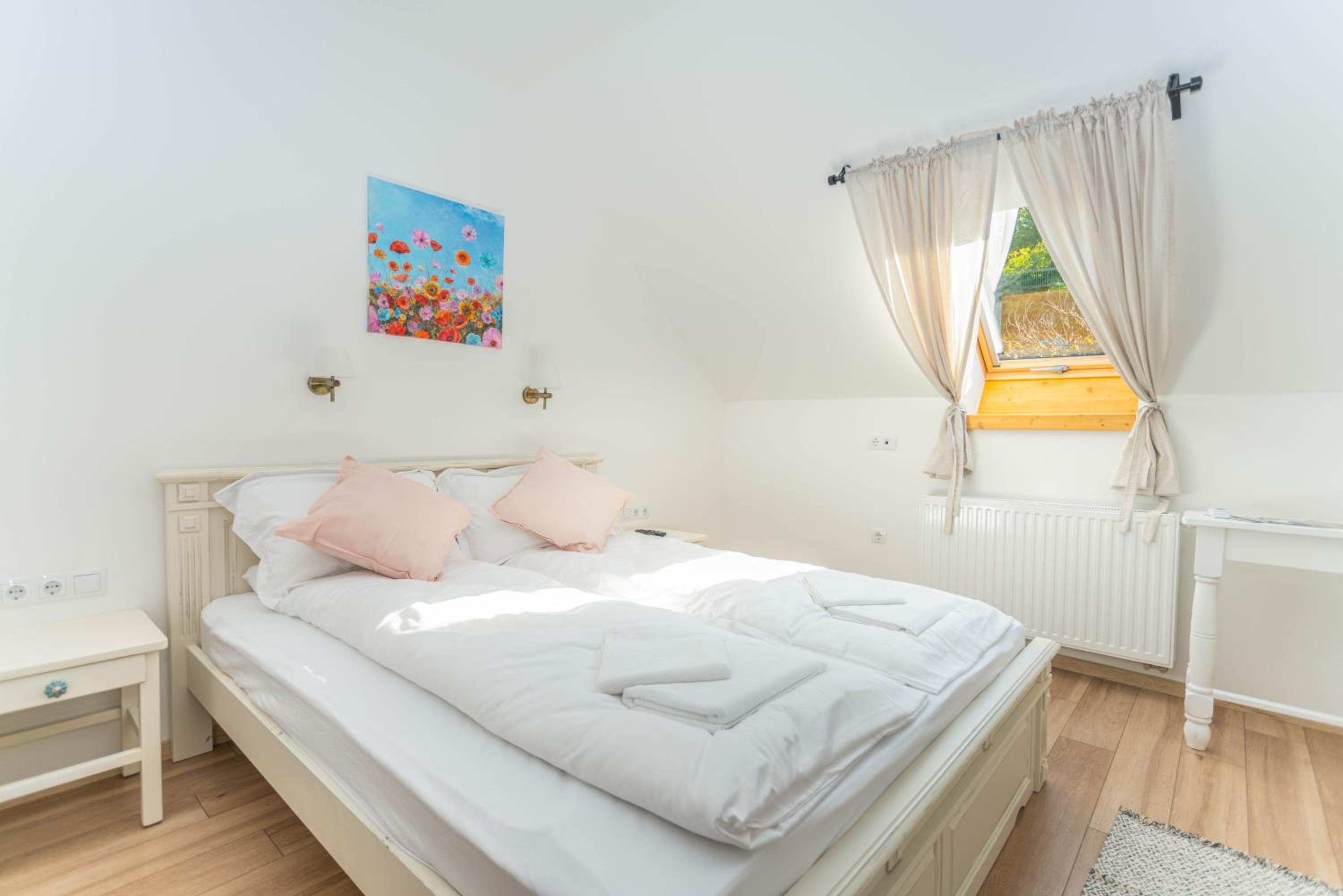 Standard Queen Room - Photo 5