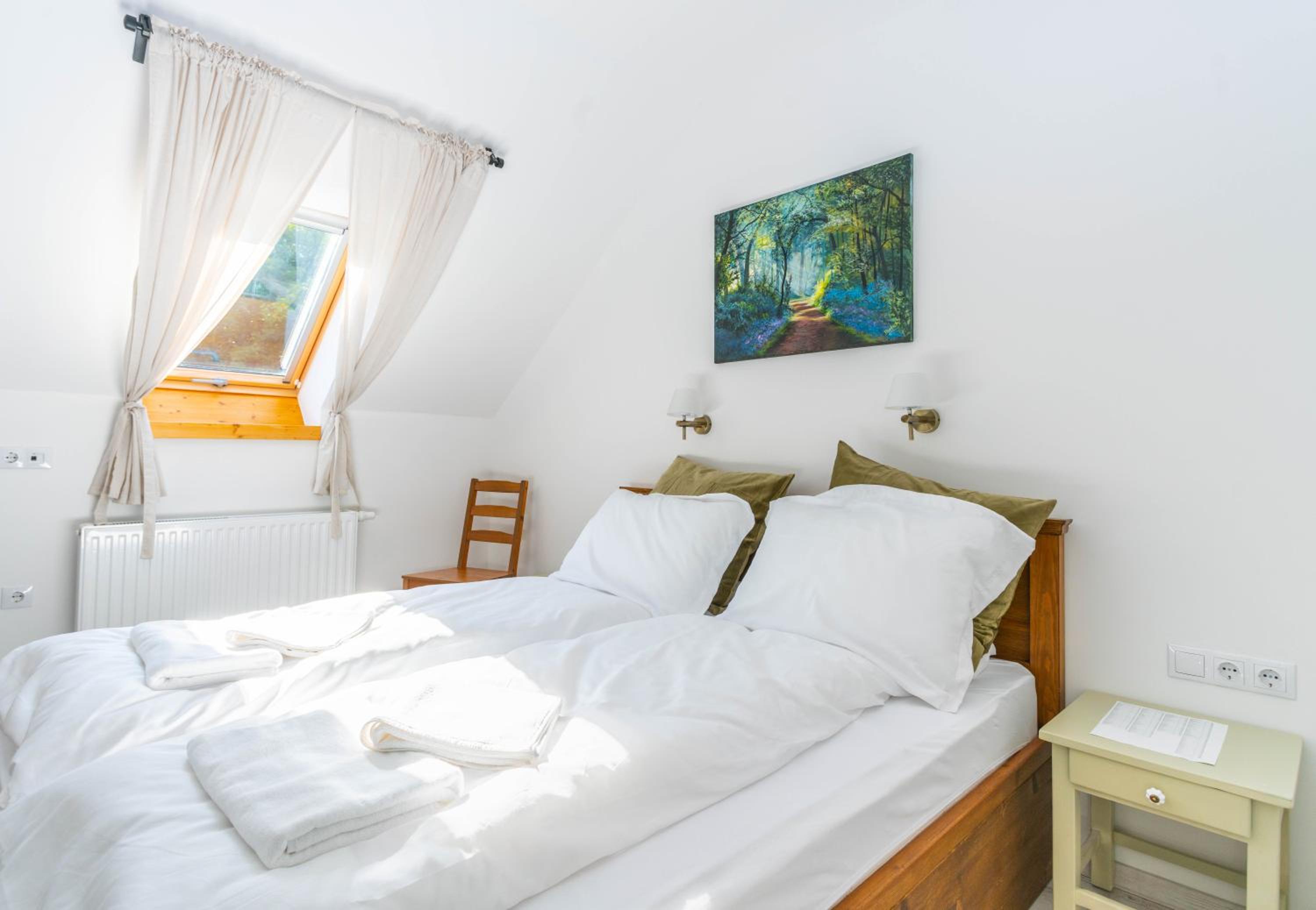 Standard Queen Room - Photo 7