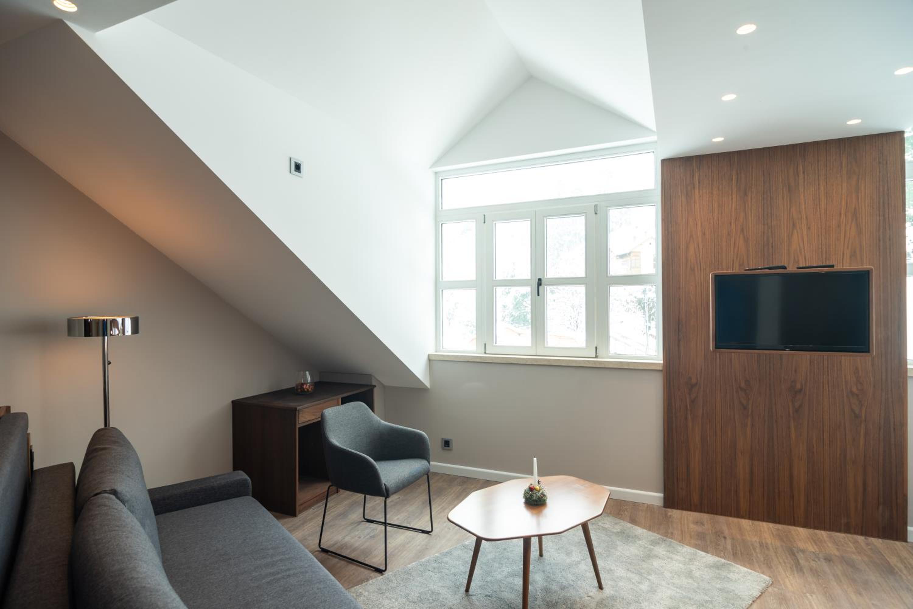 Superior Family Room photo 3