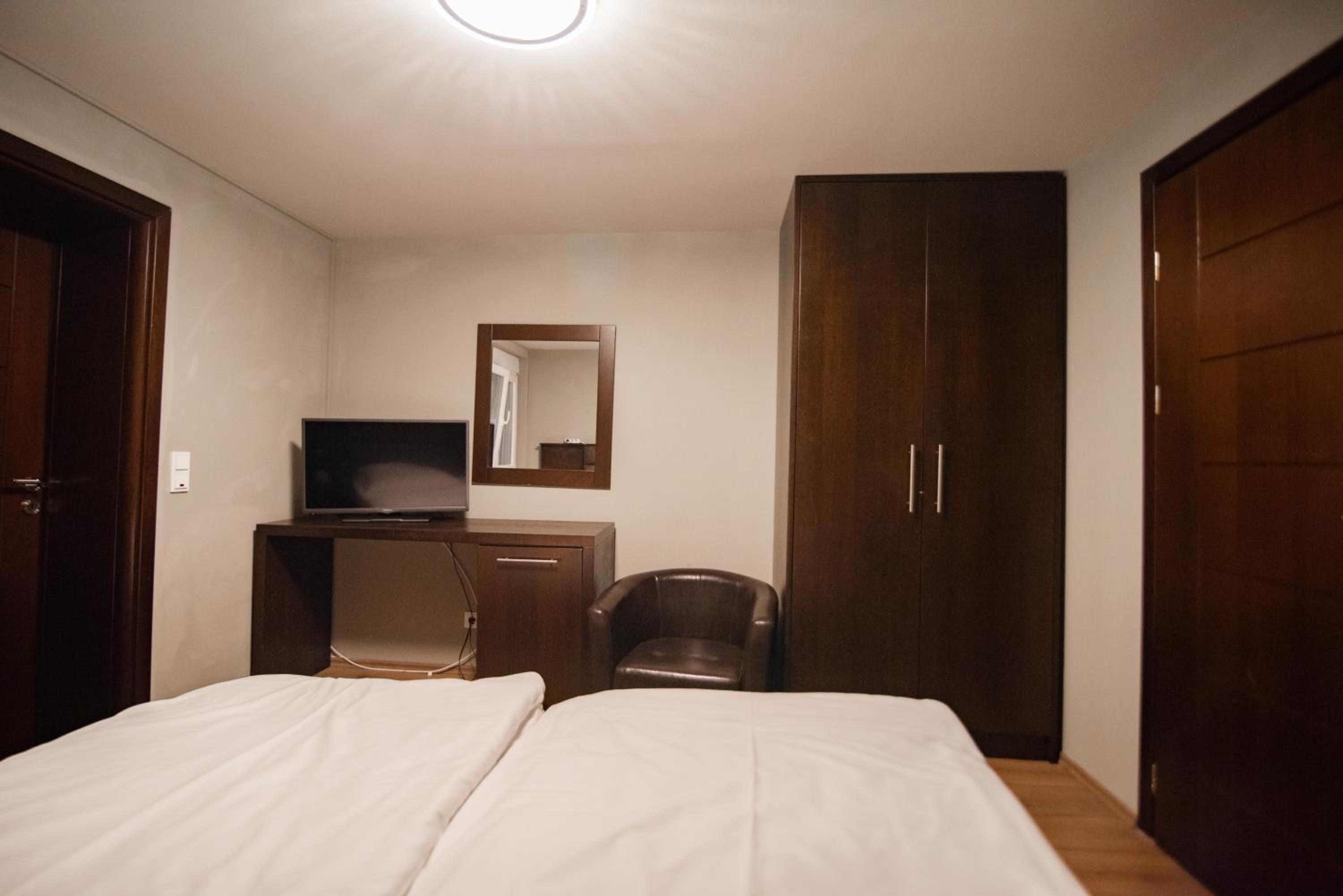 Twin Room with Shower photo 3